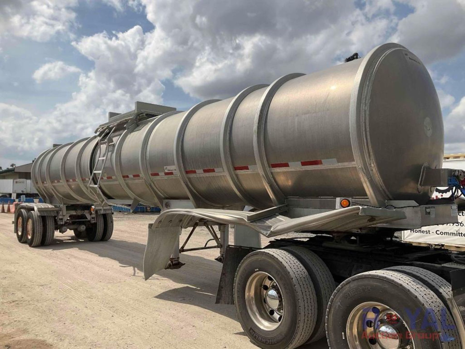 2006 LBT Stainless 7,500 Gallon T/A Tanker Trailer - Image 4 of 13