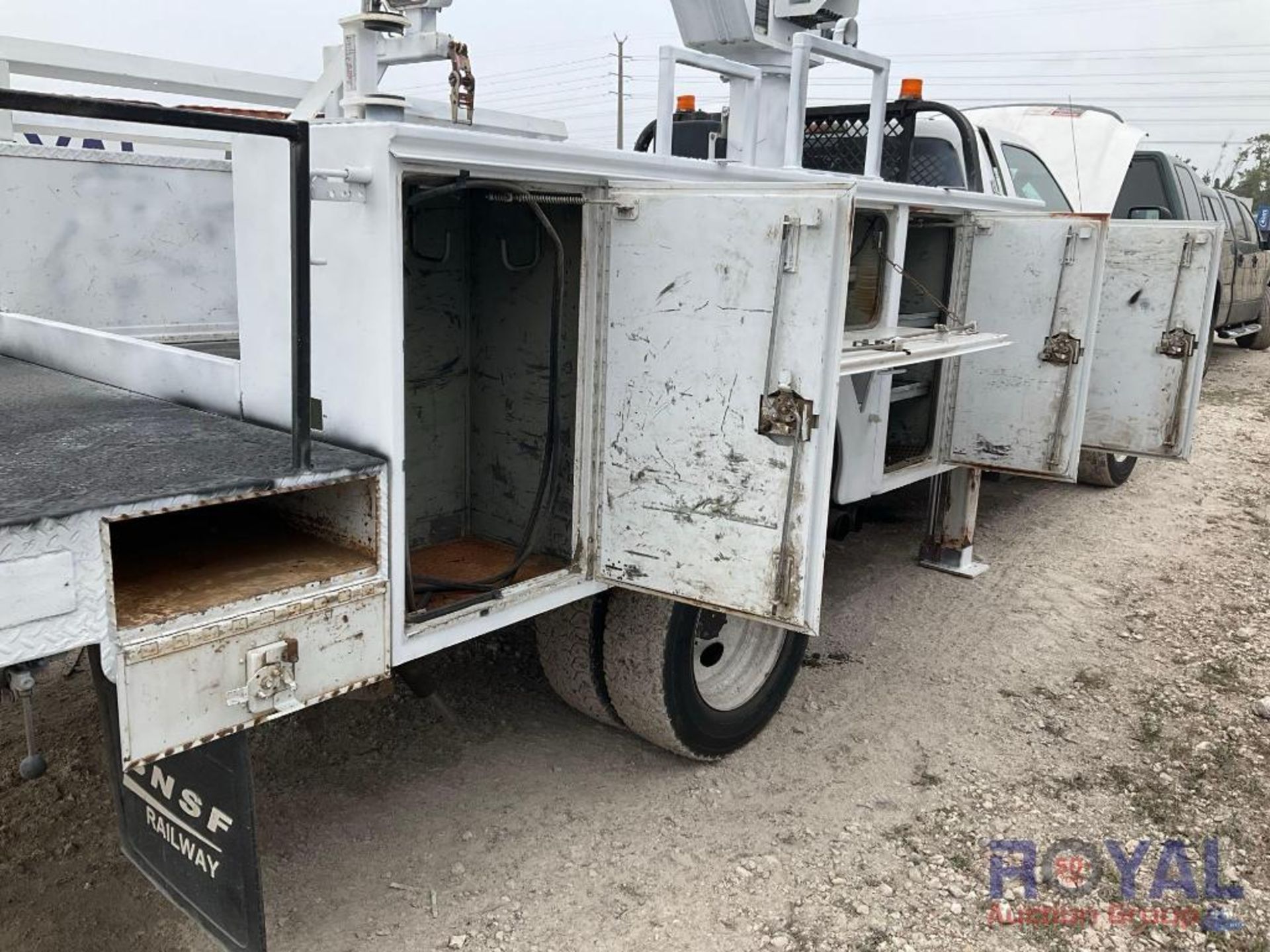 2009 Ford F550 4x4 Altec AT37-G Bucket Truck - Image 26 of 40