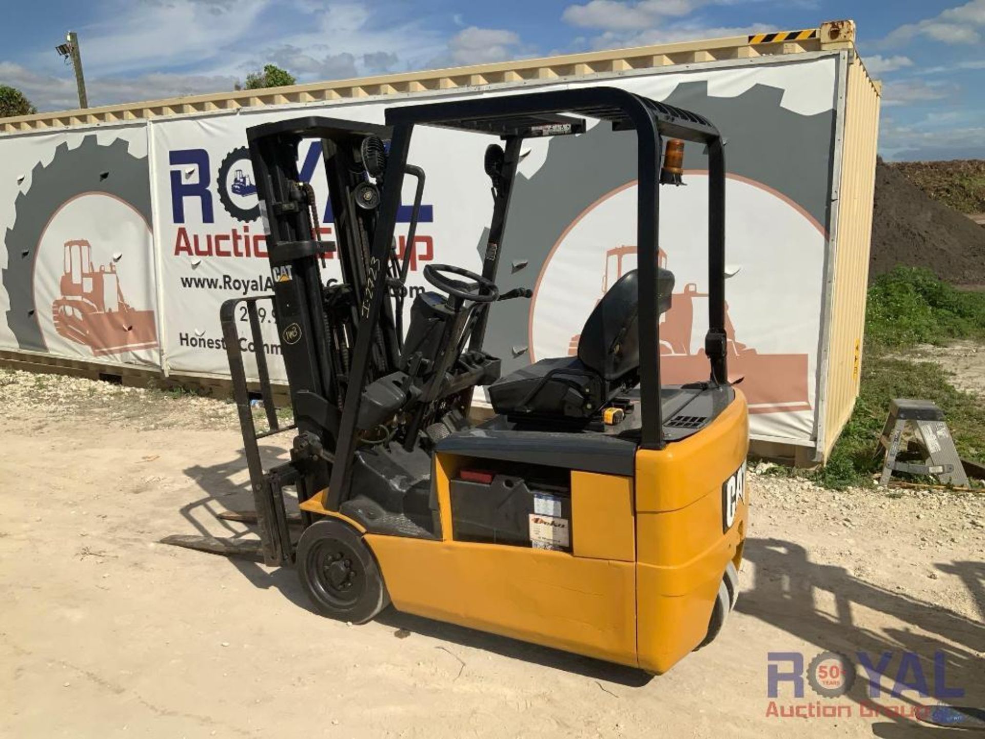 Caterpillar ET3000-AC Electric Warehouse Forklift - Image 4 of 17