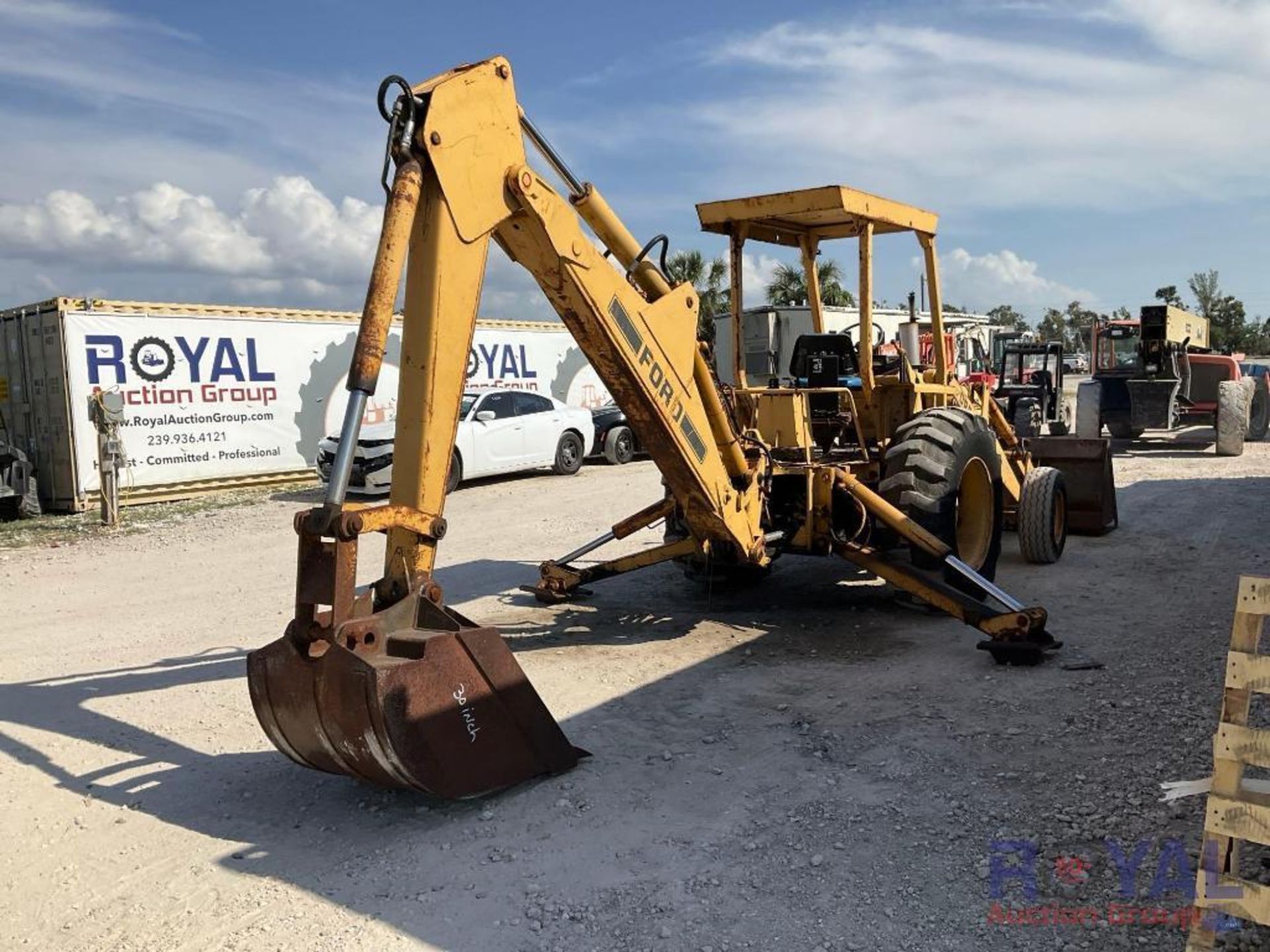 Ford 555B Loader Backhoe - Image 3 of 48