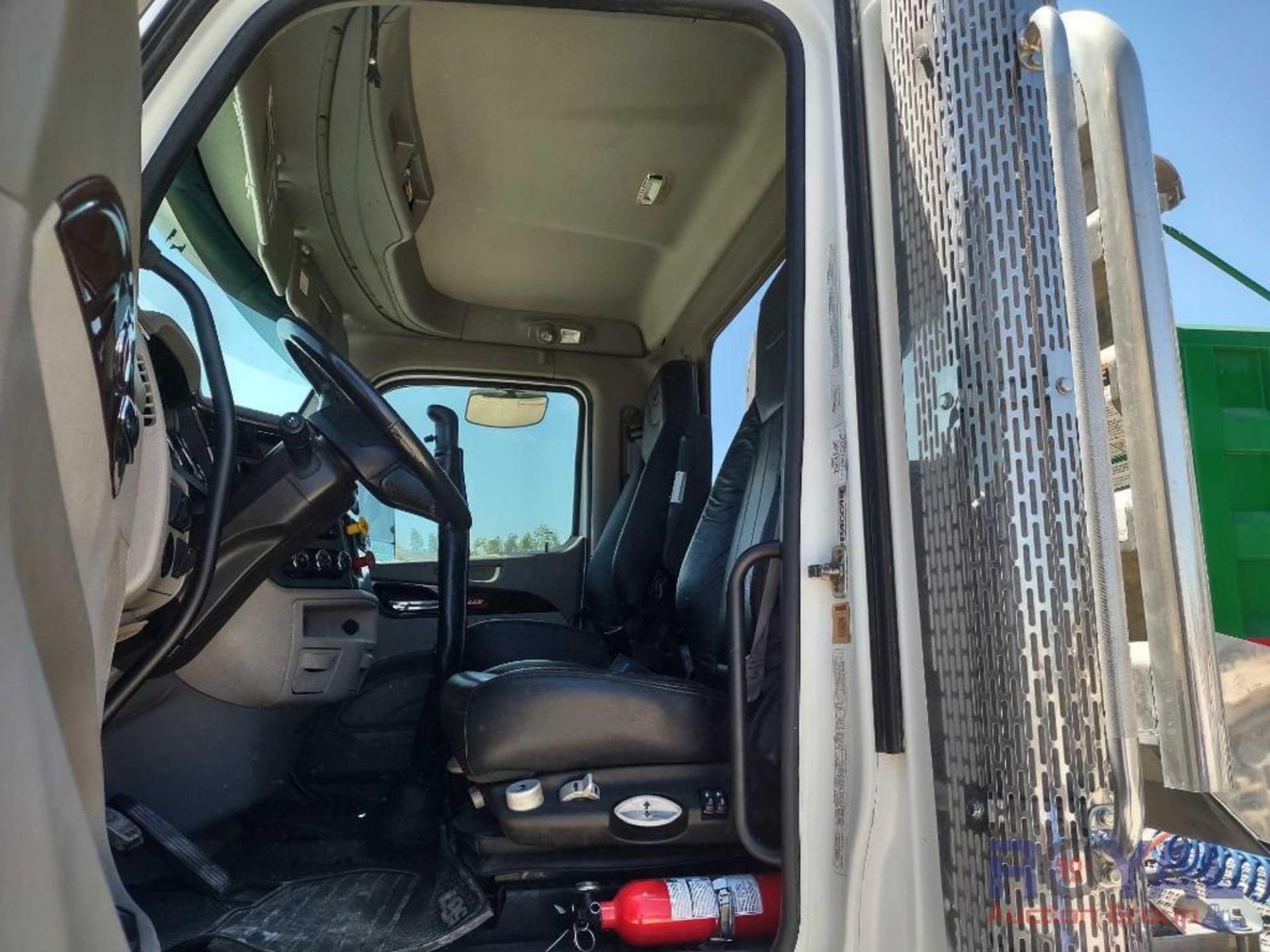 2022 Peterbuilt 567 T/A Day Cab Truck Tractor With Wet Kit - Image 21 of 55