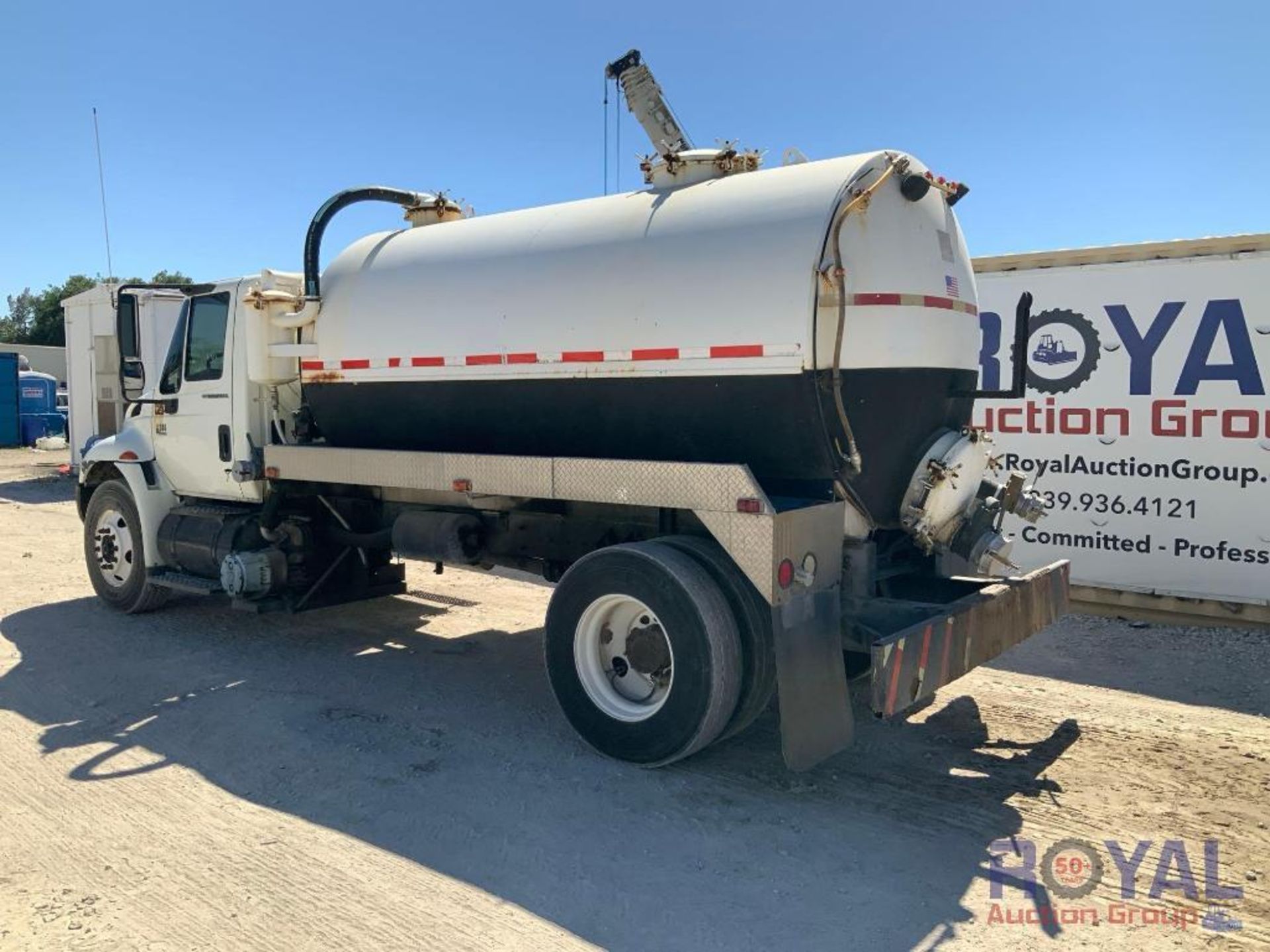 2006 International 4300 2500 Gallon Septic Truck - Image 4 of 34