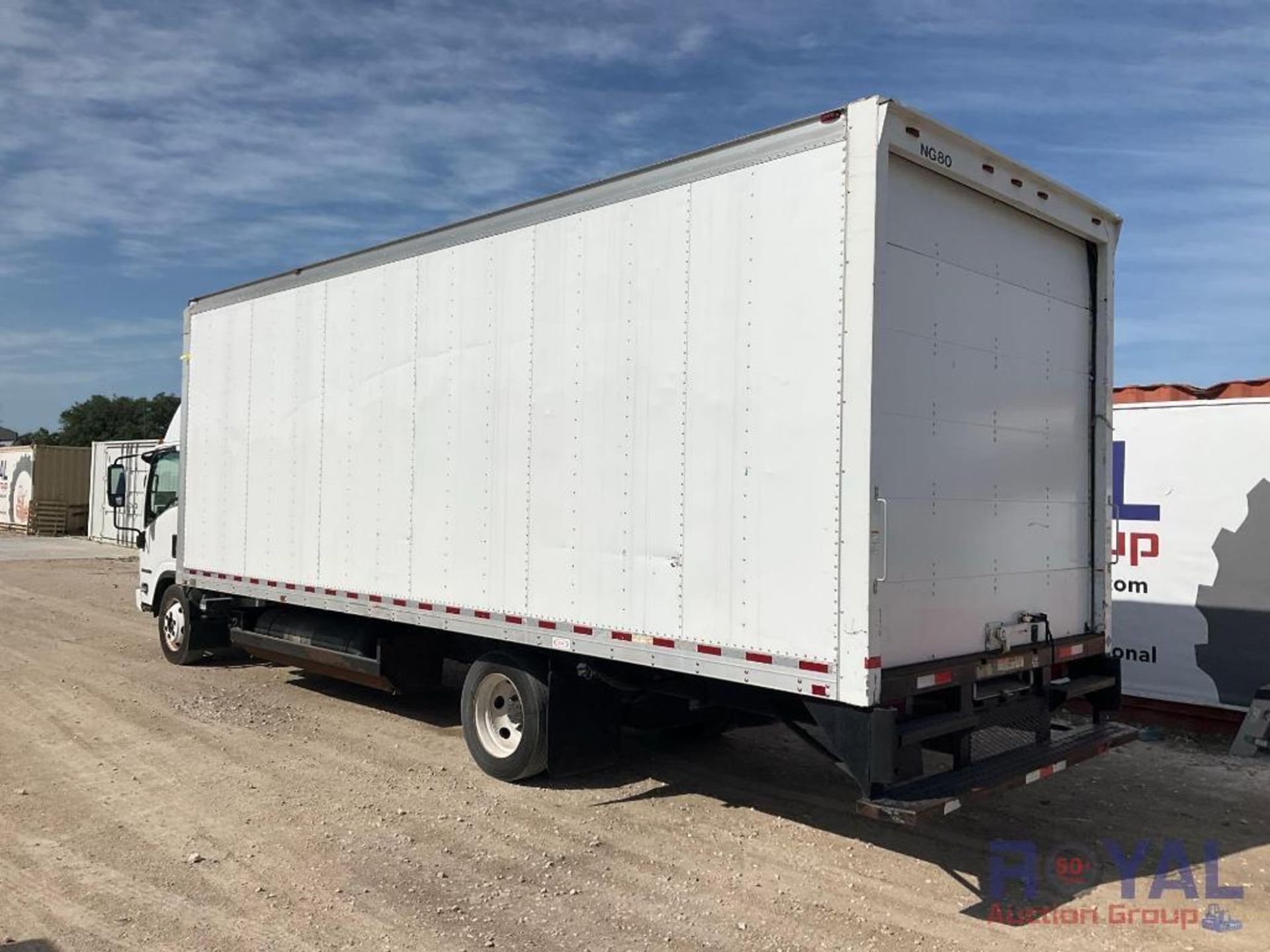 2016 Isuzu NPR HD 24ft Box Truck - Image 4 of 28