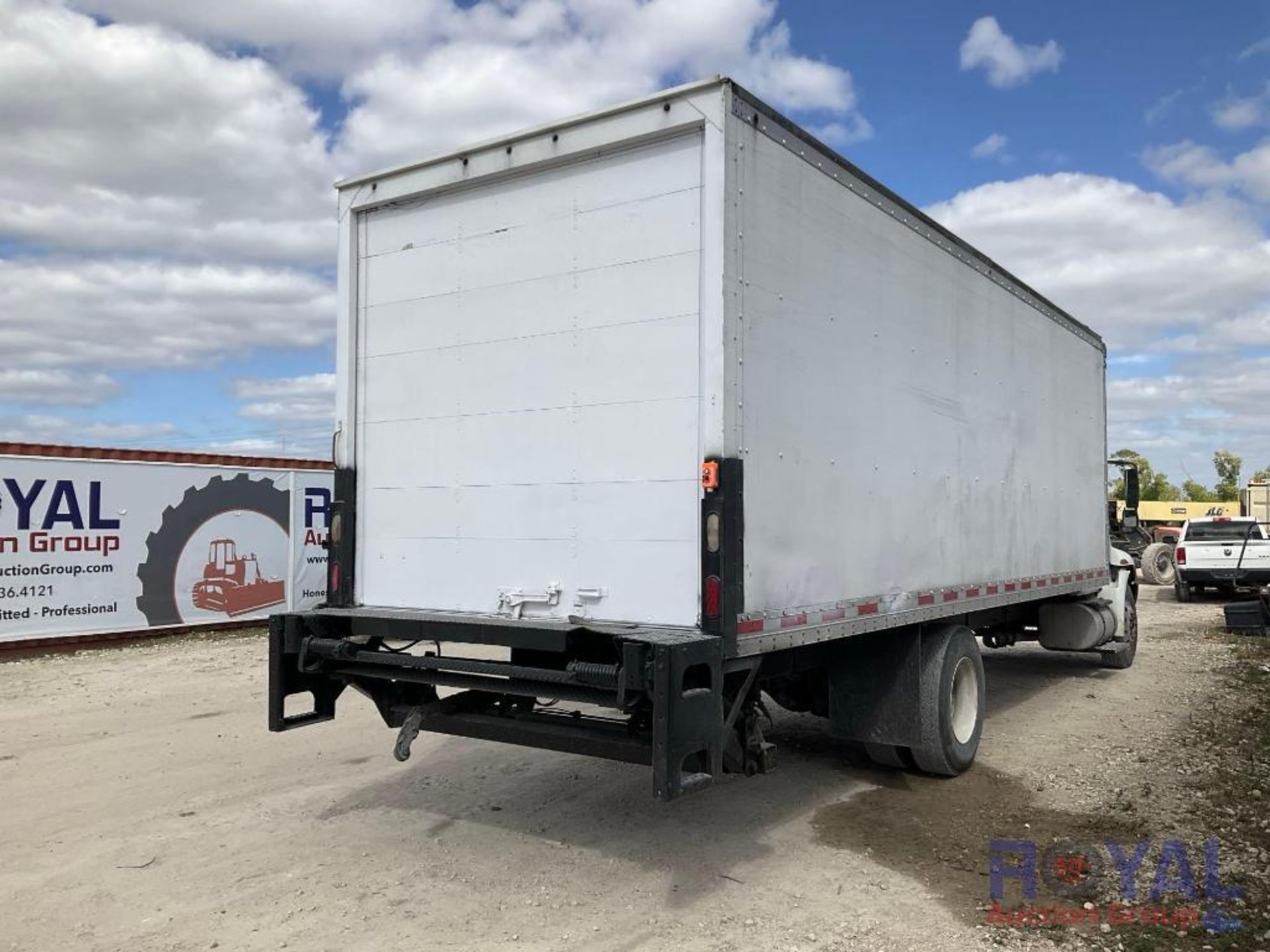 2014 International 26ft Box Truck - Image 3 of 30