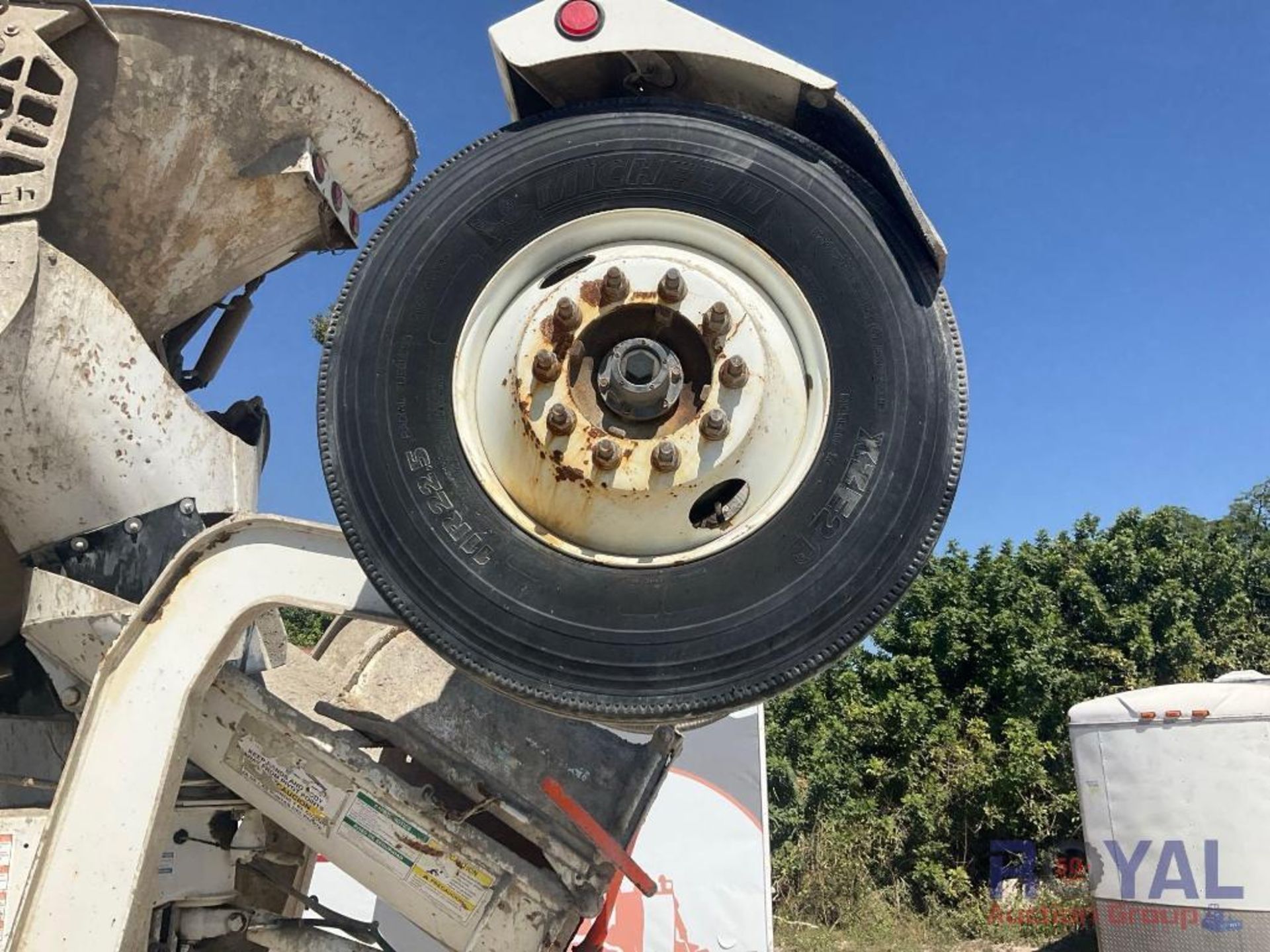 2020 Western Star 4700 Con-Tech Bridgeking 11 CuYd Tri-Axle Cement Mixer - Image 43 of 48