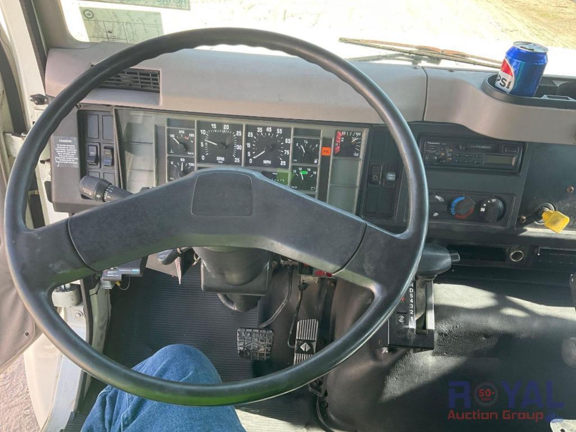 1999 International F-4900 National 400A 10-Ton T/A Crew Cab Crane Truck - Image 15 of 60