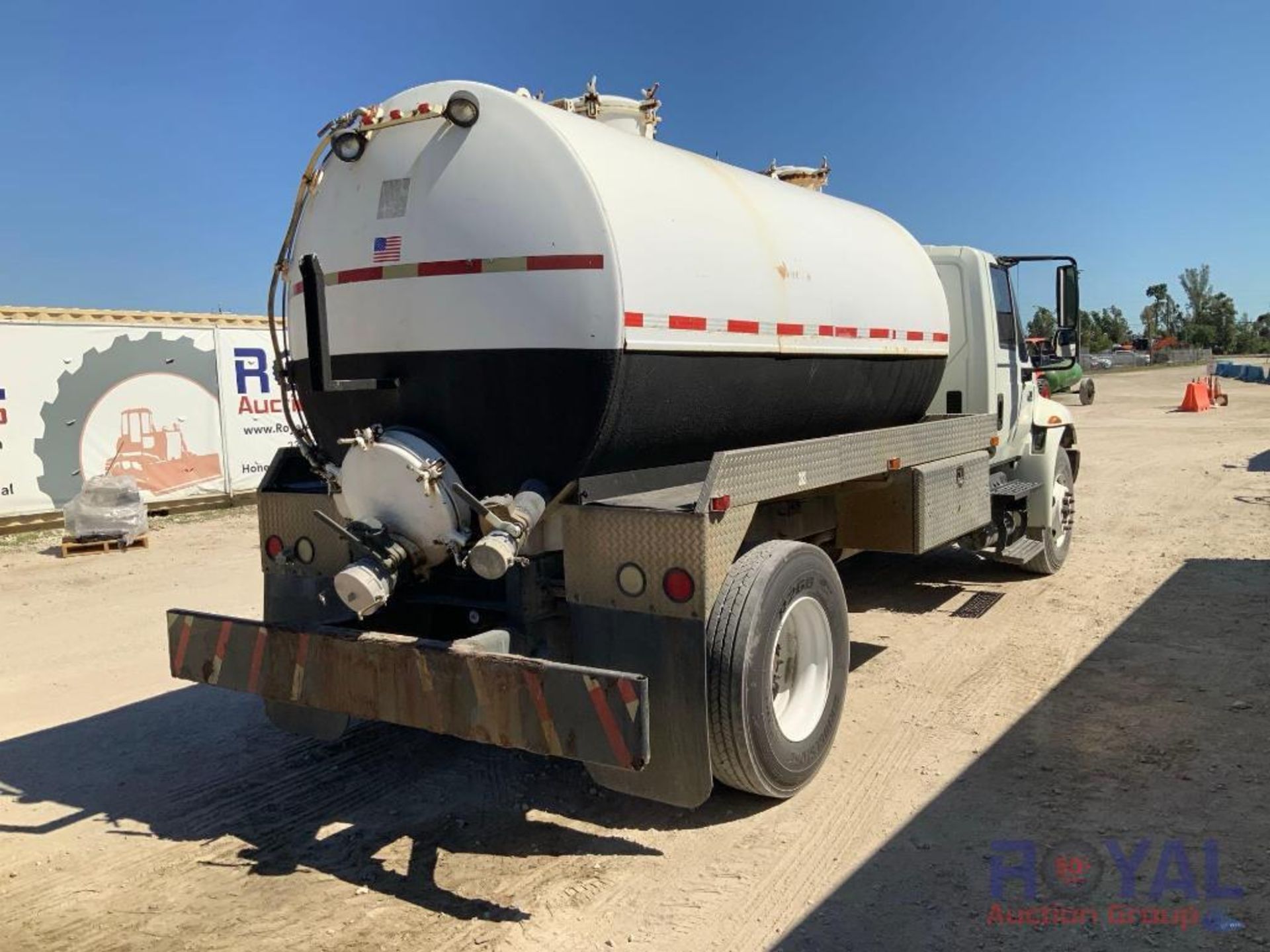 2006 International 4300 2500 Gallon Septic Truck - Image 3 of 34