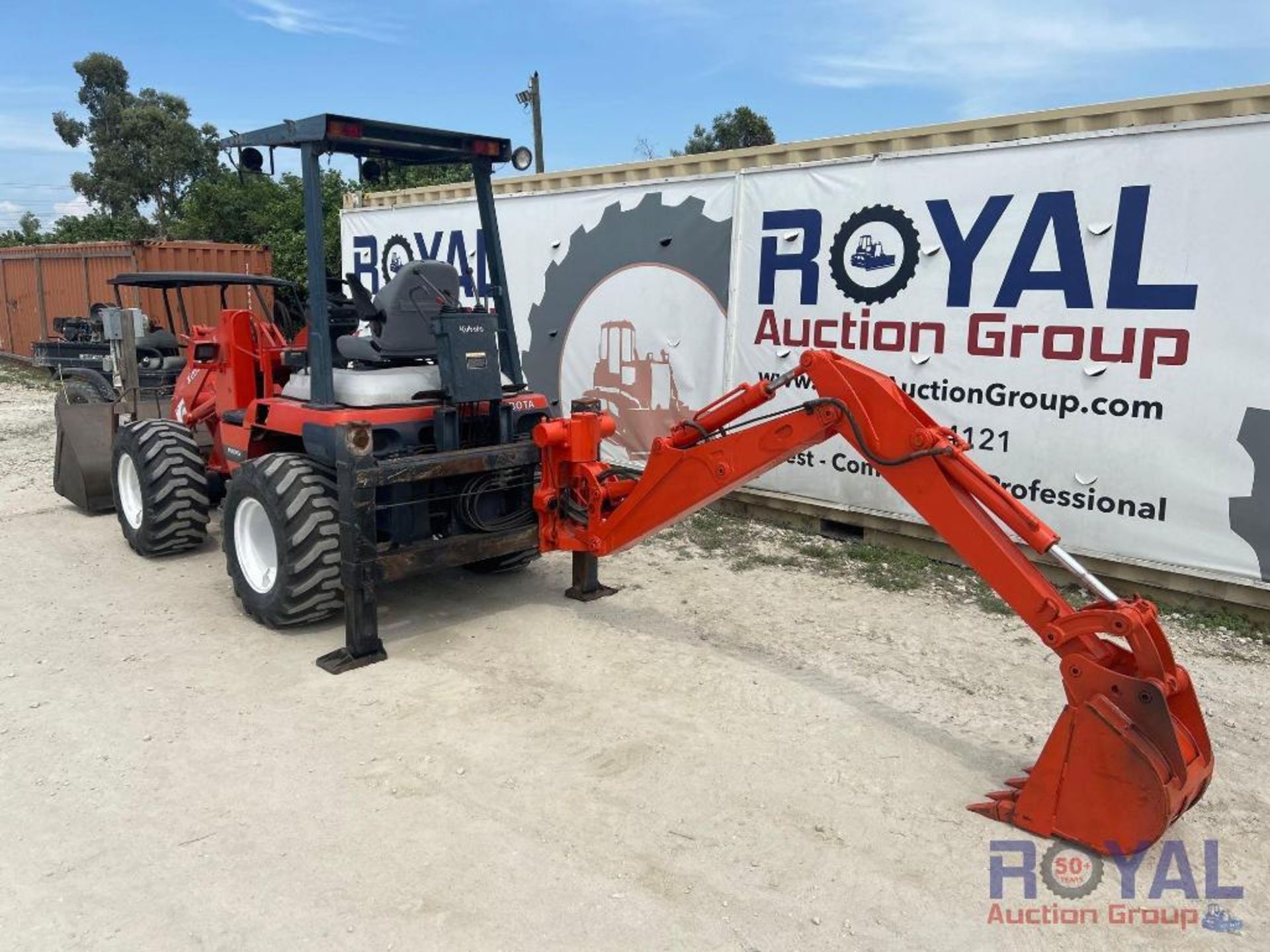 2000 Kubota R520 Loader Backhoe - Image 10 of 45