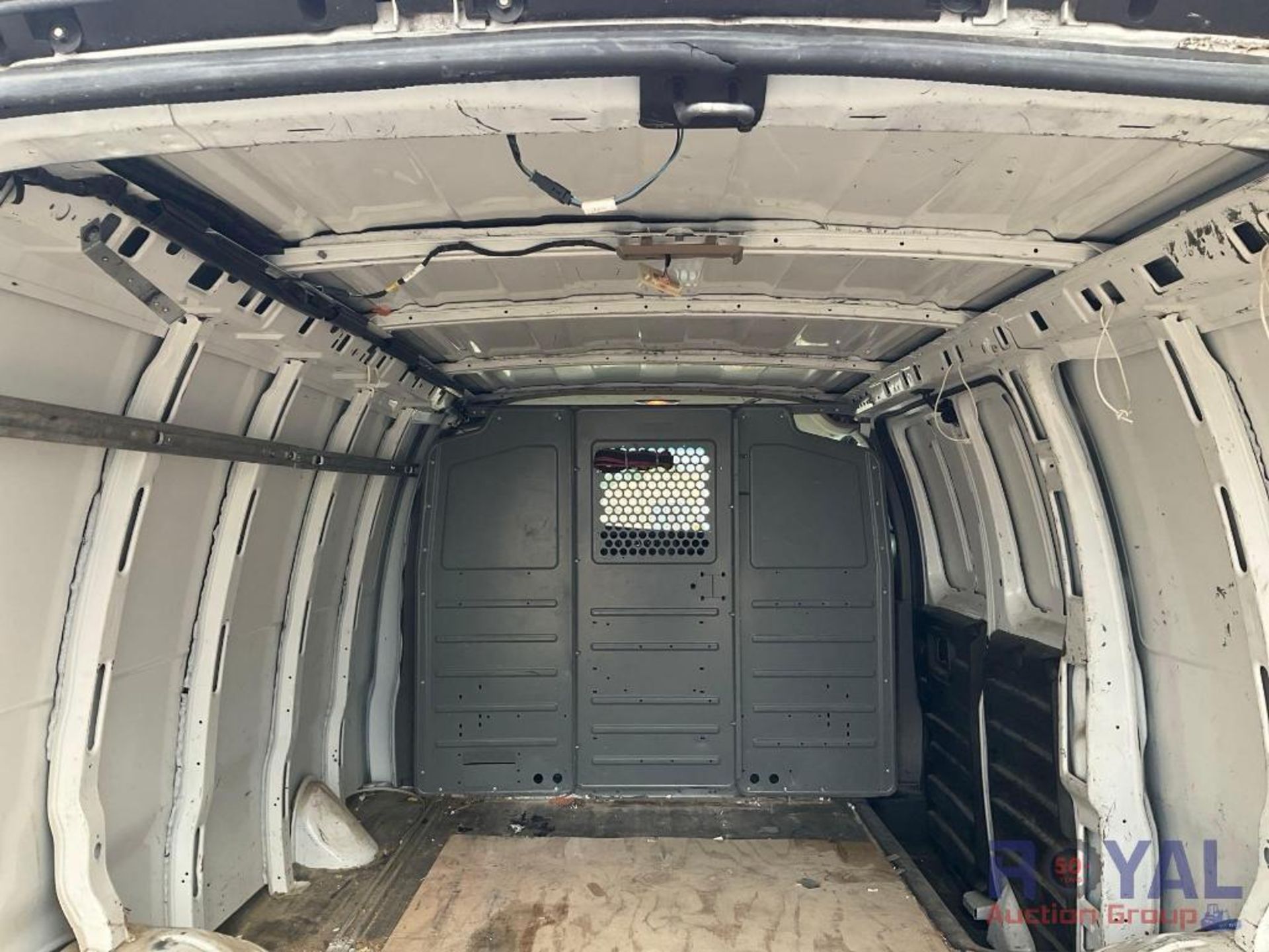 2014 Chevrolet Express Cargo Van - Image 22 of 33