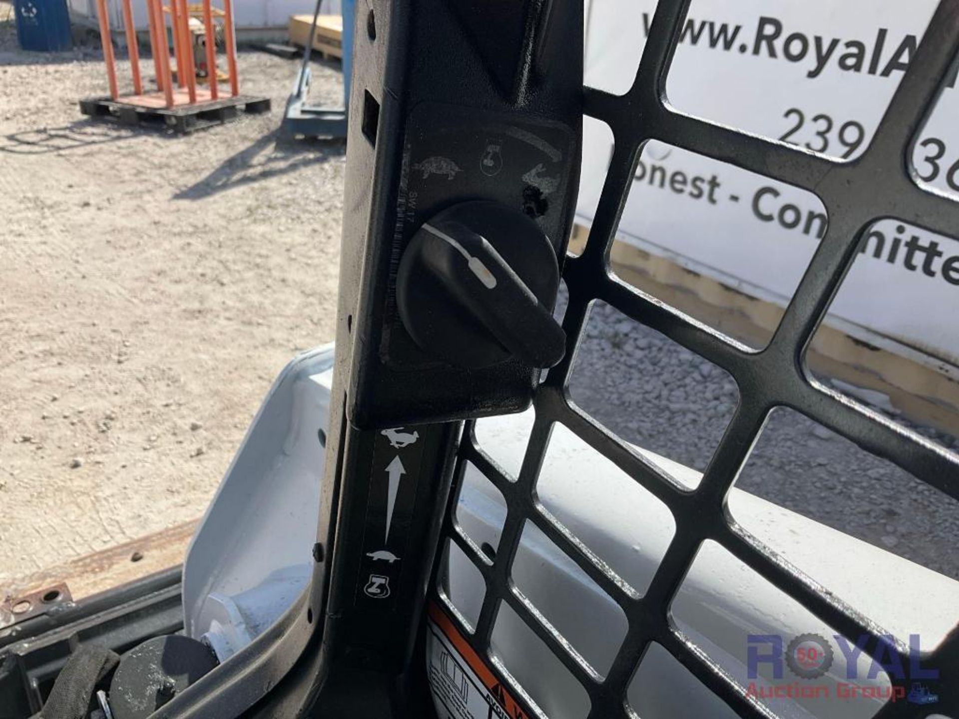 2018 Bobcat S550 Compact Wheel Loader Skid Steer - Image 11 of 19