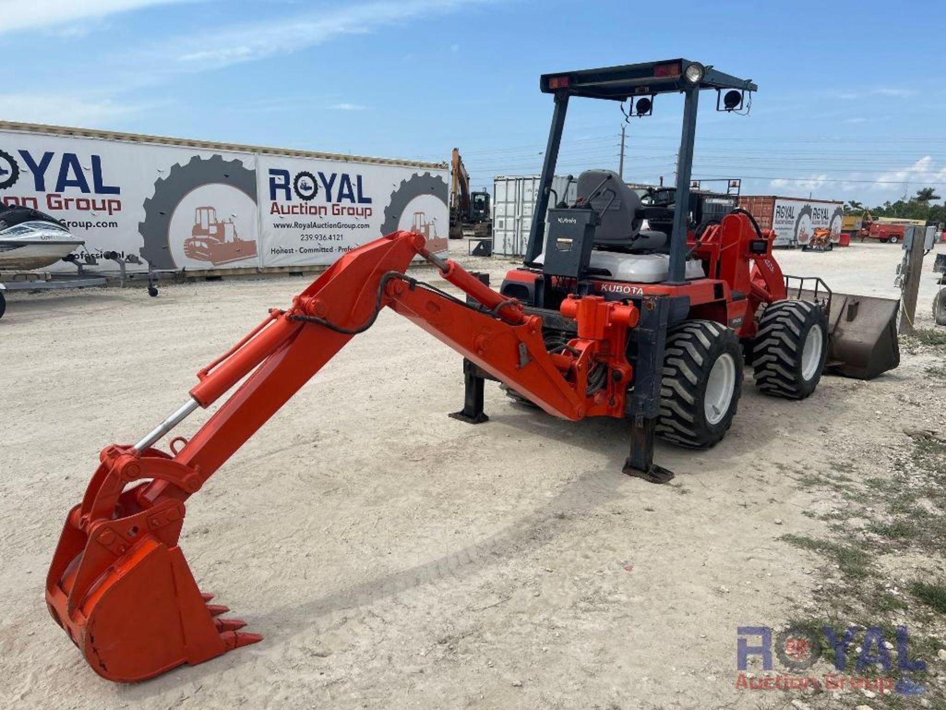 2000 Kubota R520 Loader Backhoe - Image 13 of 45