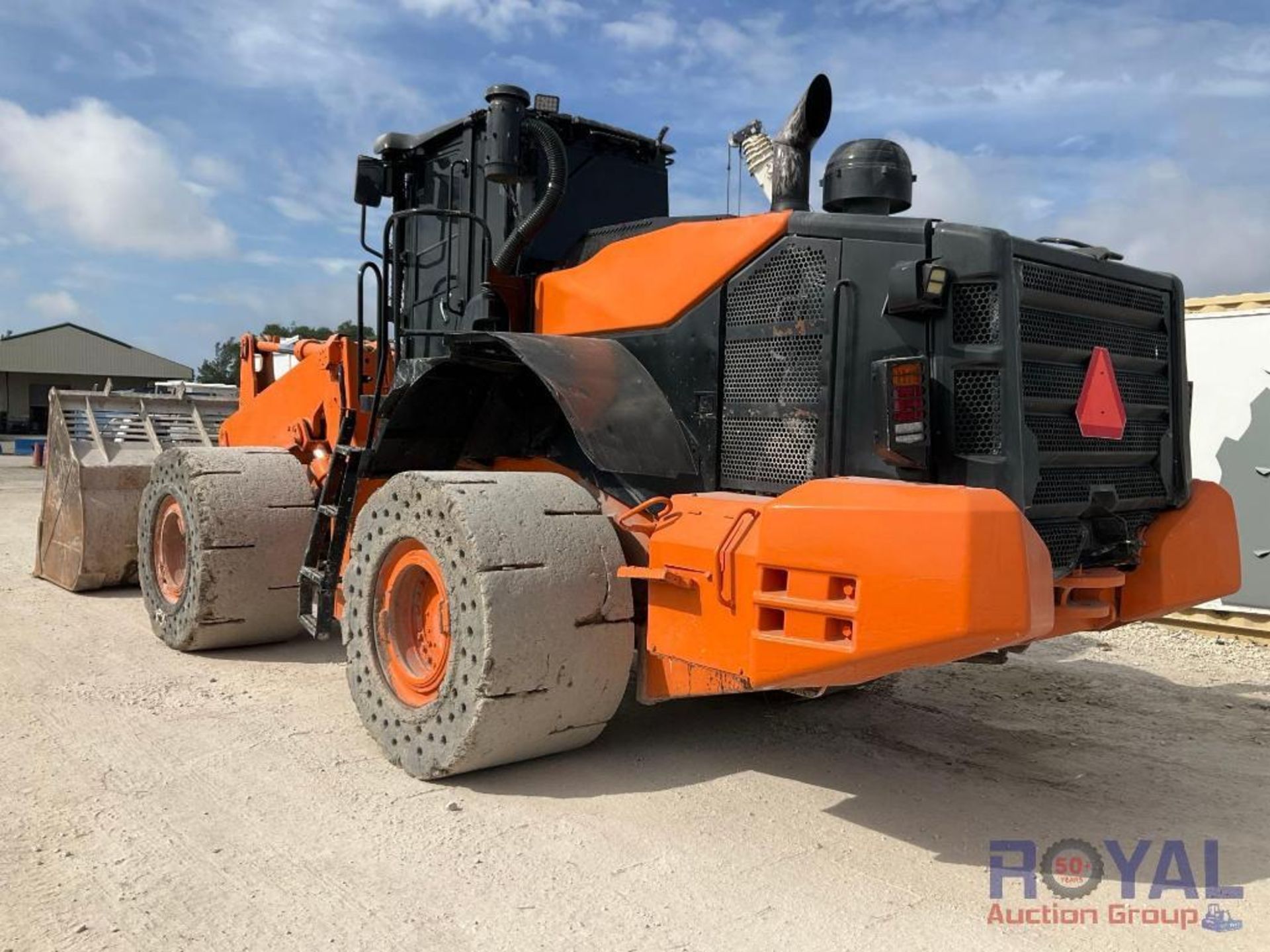 2019 Hitachi ZW370-6 Articulated Wheel Loader - Image 2 of 54
