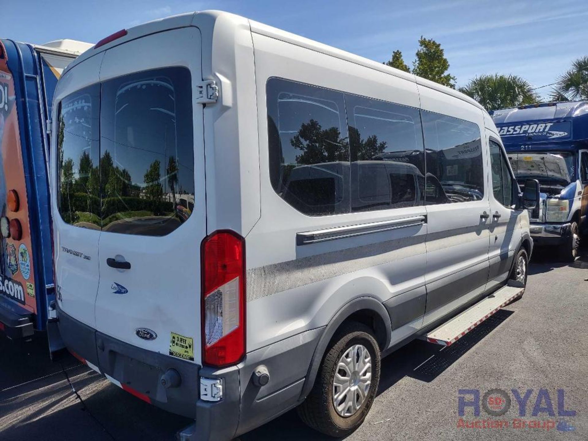2015 Ford Transit 350 Passenger Van - Bild 4 aus 32