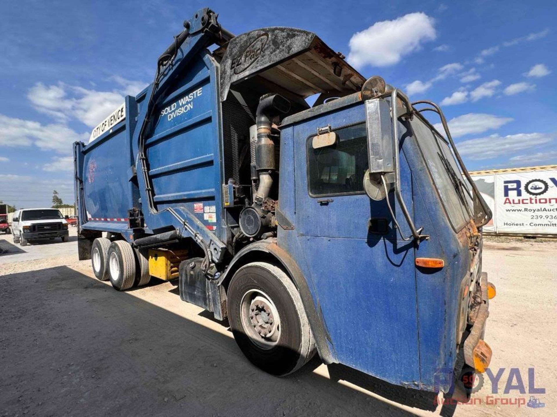 2014 Mack LEU613 E-Z Pack FL0080J40SE Front End Loader Garbage Truck - Image 2 of 39