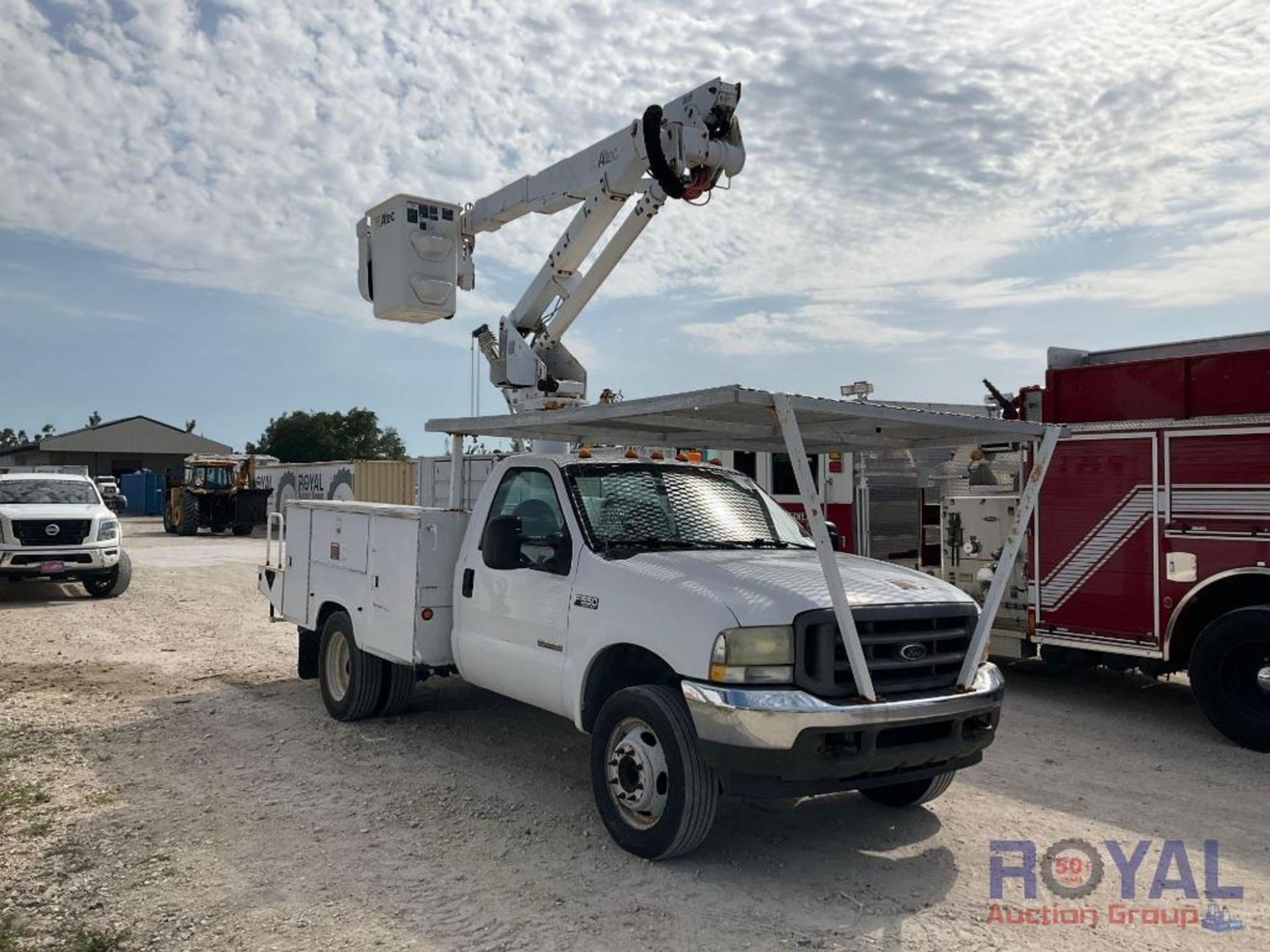 2004 Ford F550 Altec AT37-G Bucket Truck - Image 2 of 27