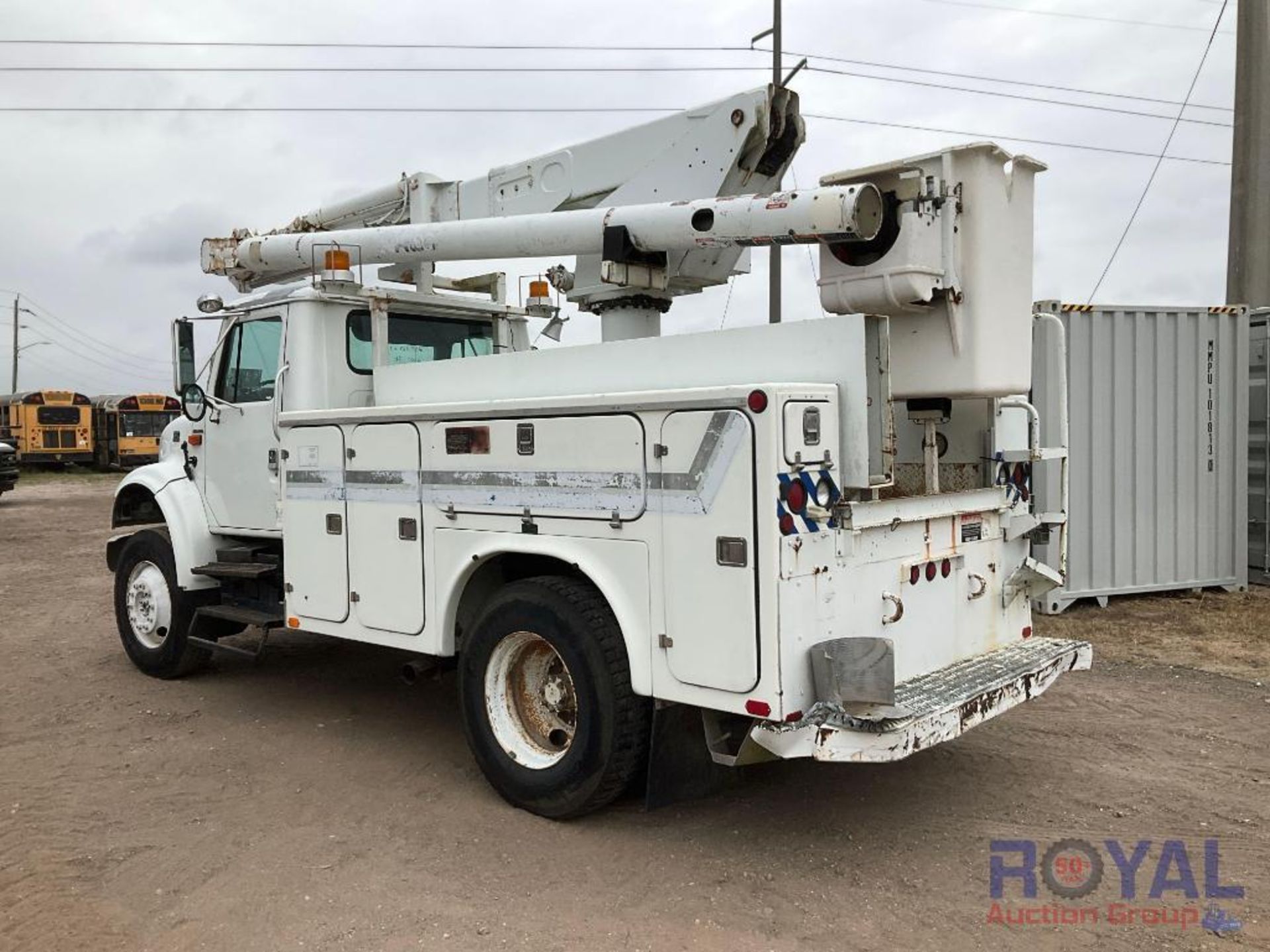 2001 International 4800 Altec L42A Bucket Truck - Image 2 of 31