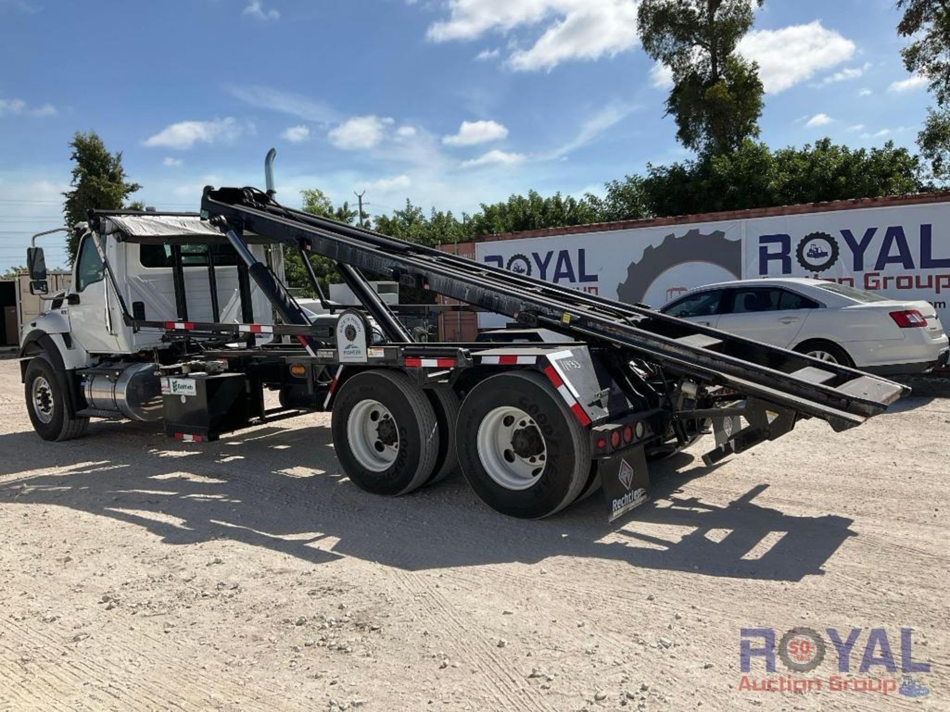 2020 International HV 607 GALFAB 60,000LB T/A Rolloff Truck (911 miles) - Image 4 of 46