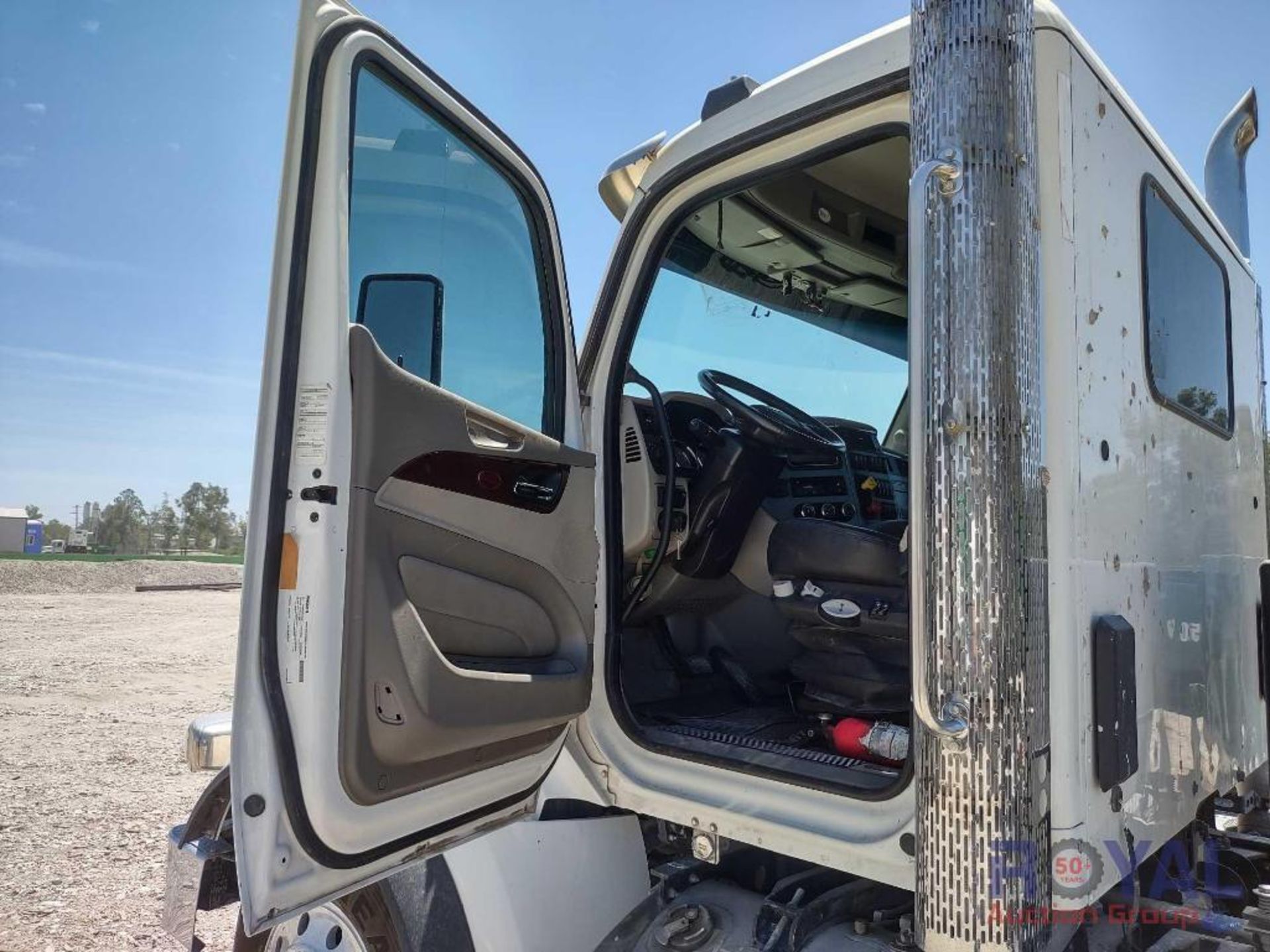 2022 Peterbuilt 567 T/A Day Cab Truck Tractor With Wet Kit - Image 18 of 56