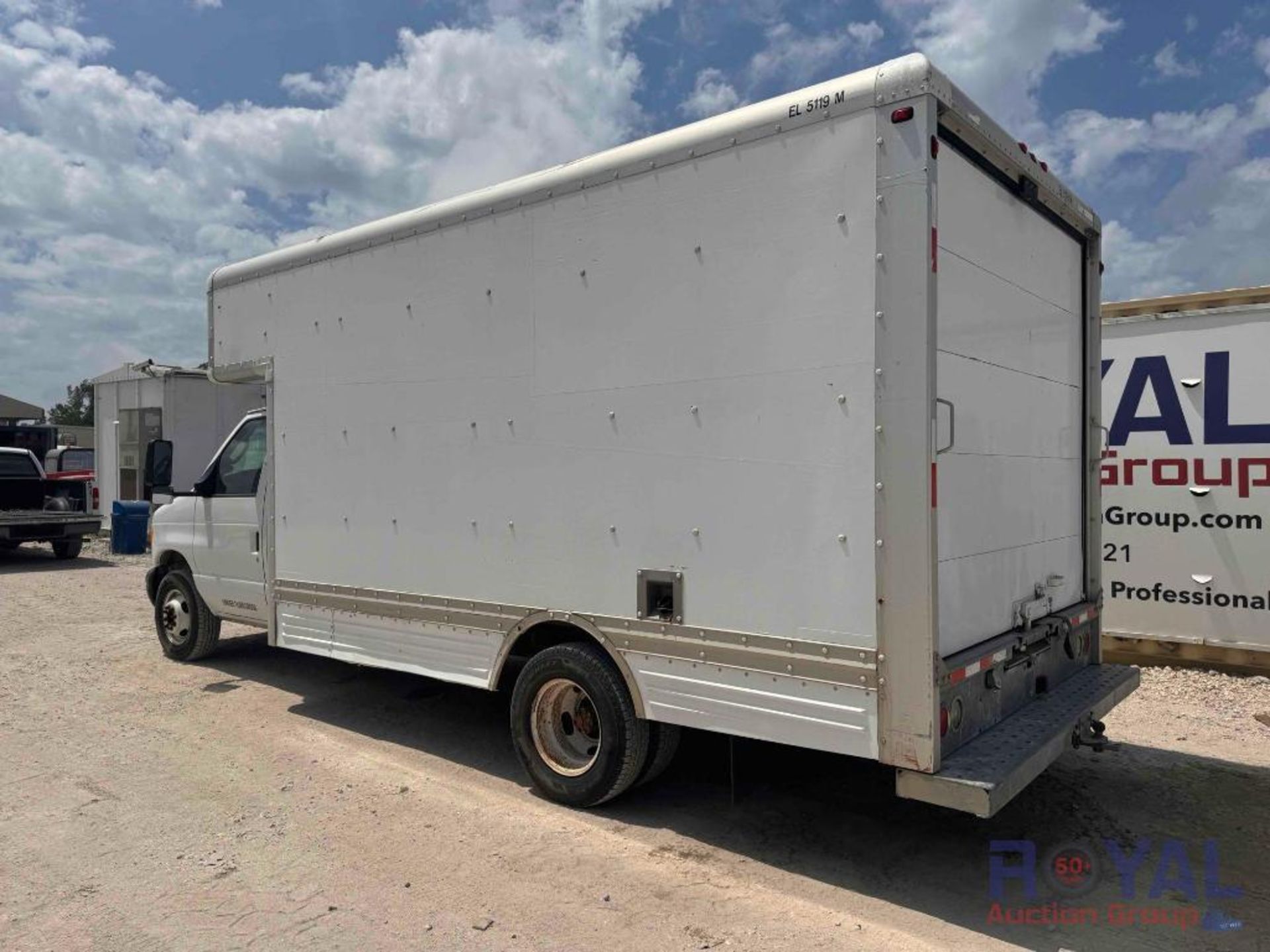 2007 Ford E450 16ft Box Truck - Image 4 of 30