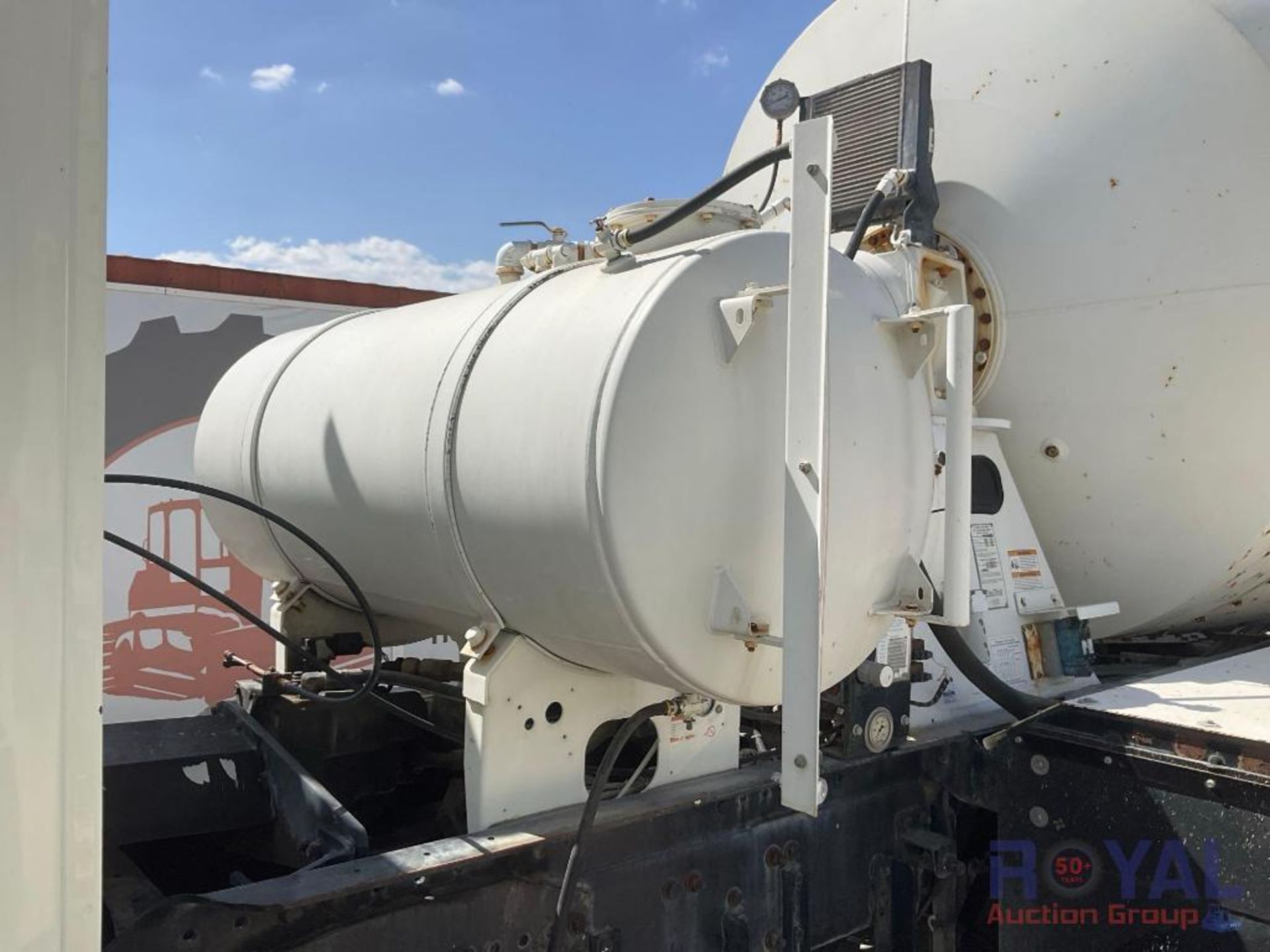 2020 Western Star 4700 Con-Tech Bridgeking 11 CuYd Tri-Axle Cement Mixer - Image 25 of 37