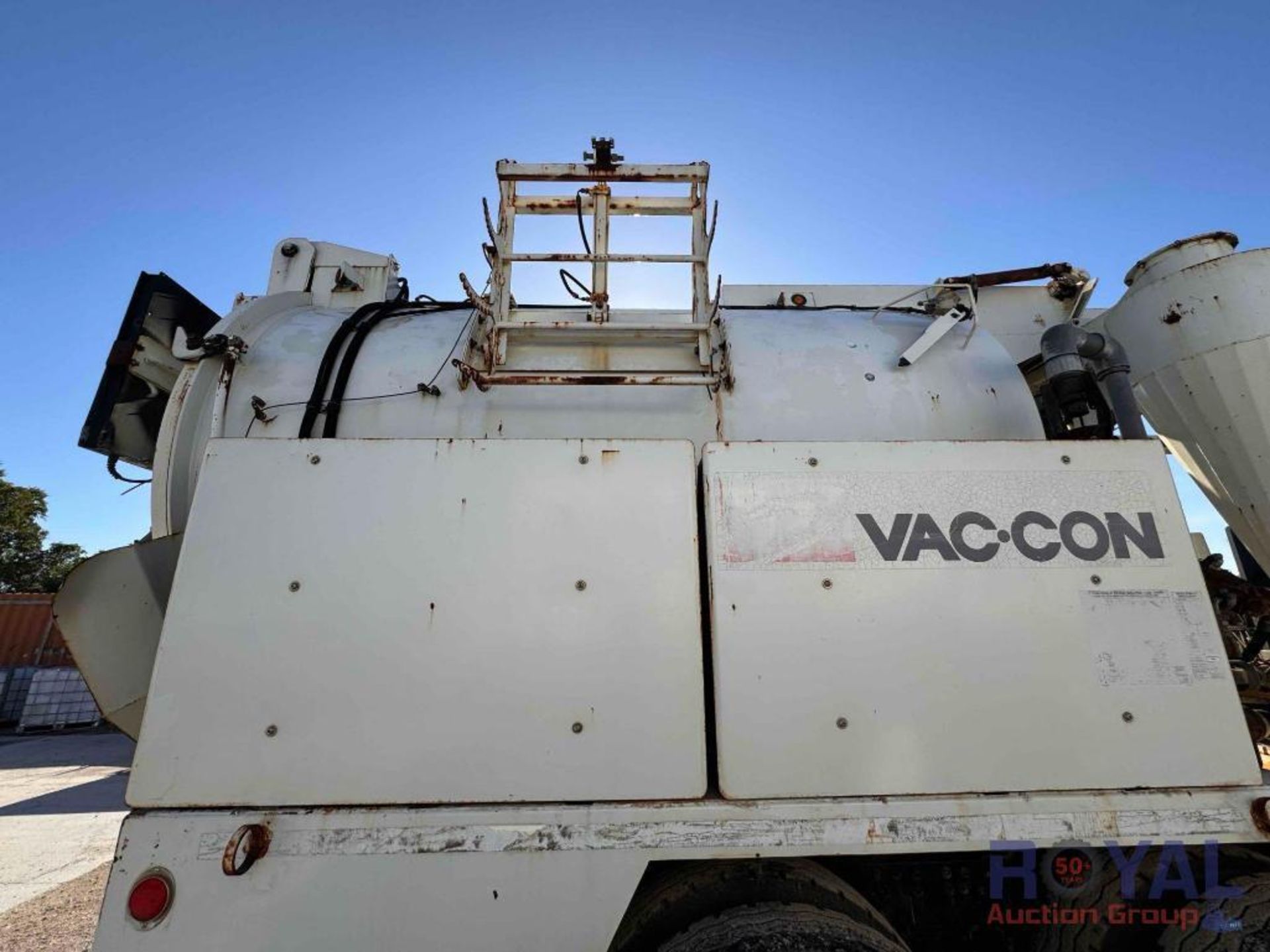 2006 Sterling L9500 Series 6x4 Vac-Con Vacuum Jetter Combo Truck - Image 25 of 48