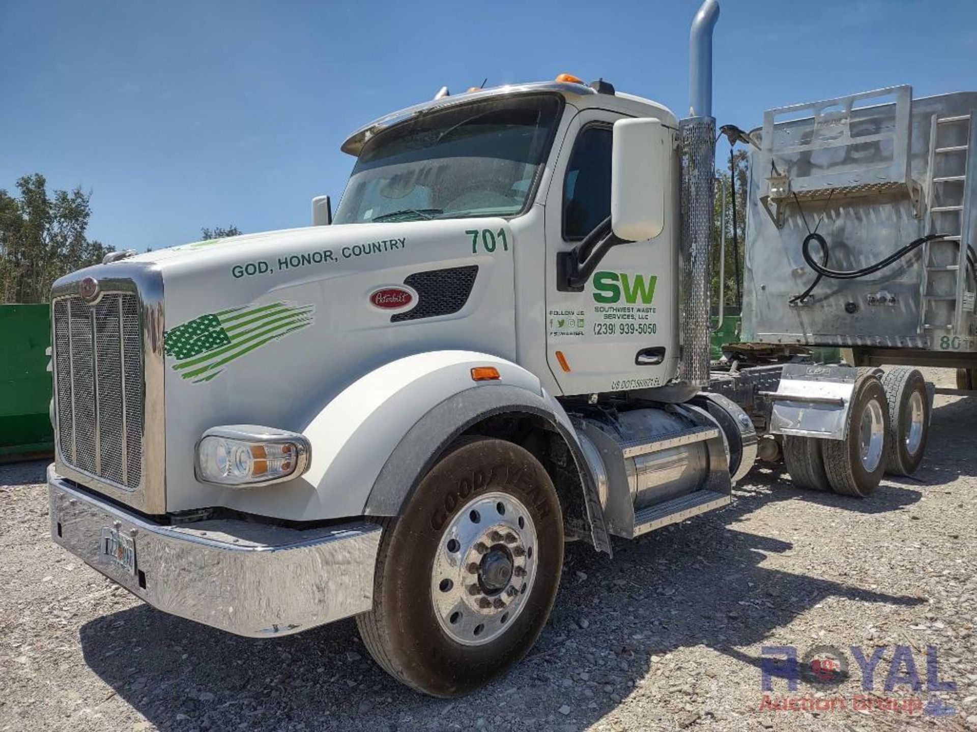 2022 Peterbuilt 567 T/A Day Cab Truck Tractor With Wet Kit