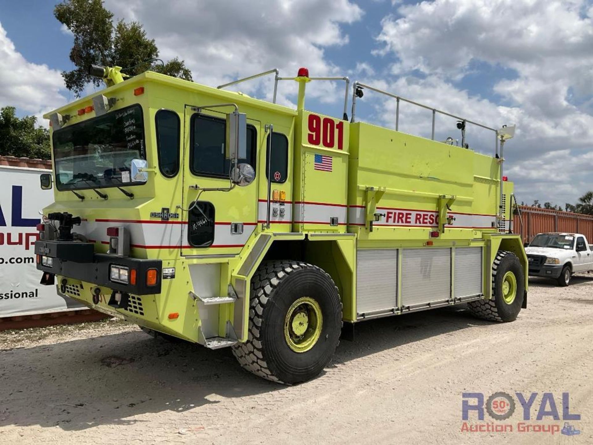 1998 Oshkosh T-series/P-19/Striker T-1500 4x4 Fire Rescue Water Truck