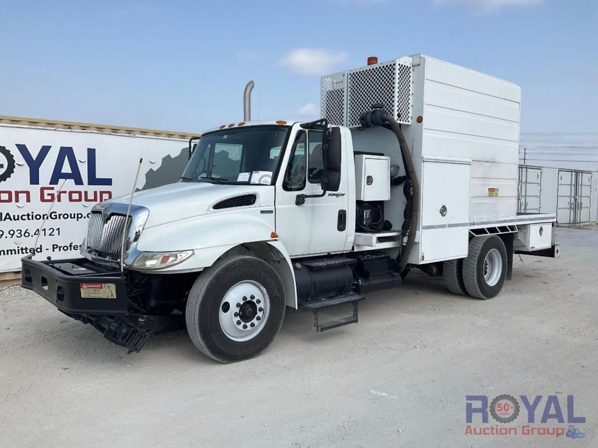 2009 International 4300 Stellar 3315 Crane Service Truck