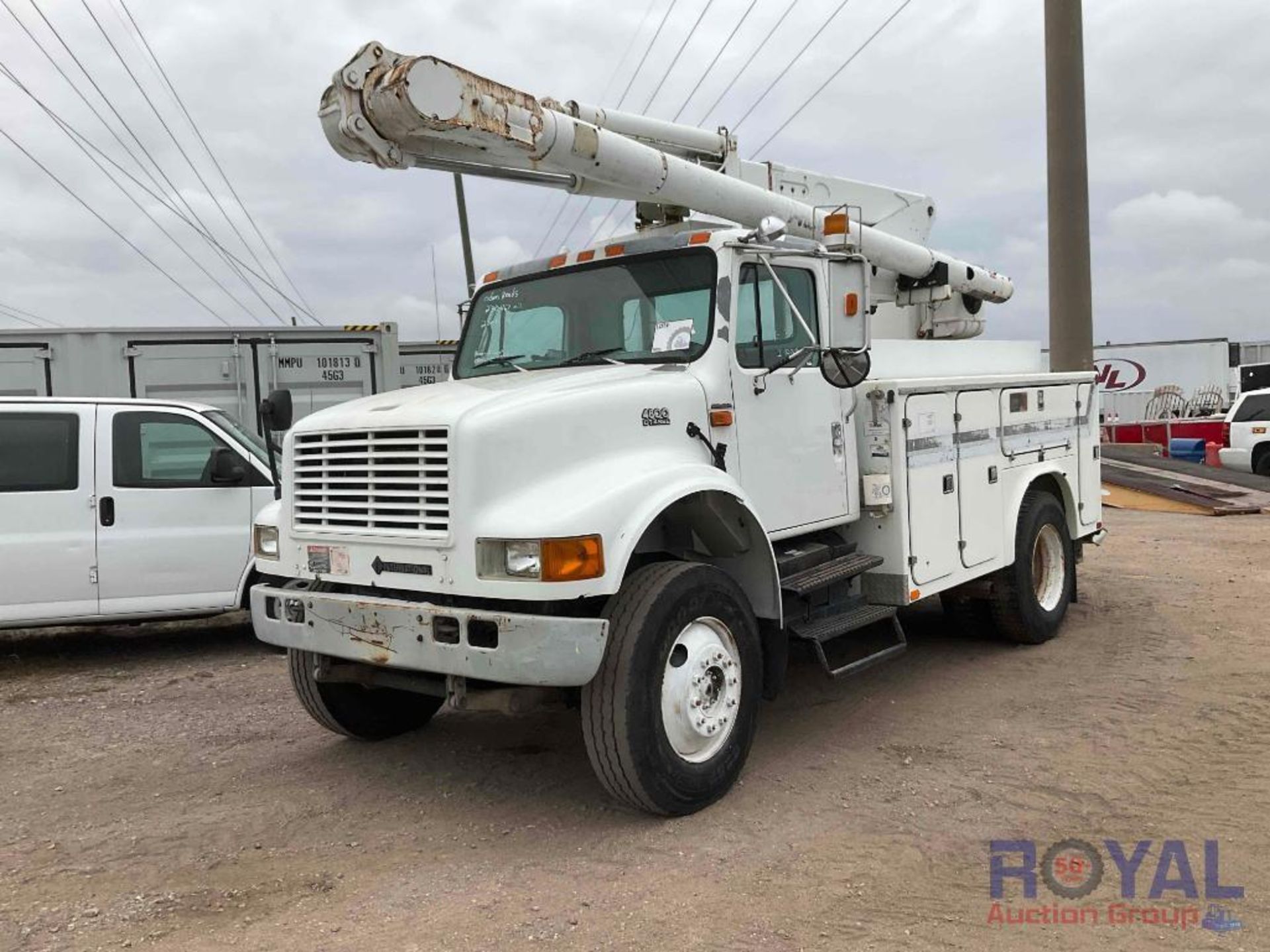 2001 International 4800 Altec L42A Bucket Truck