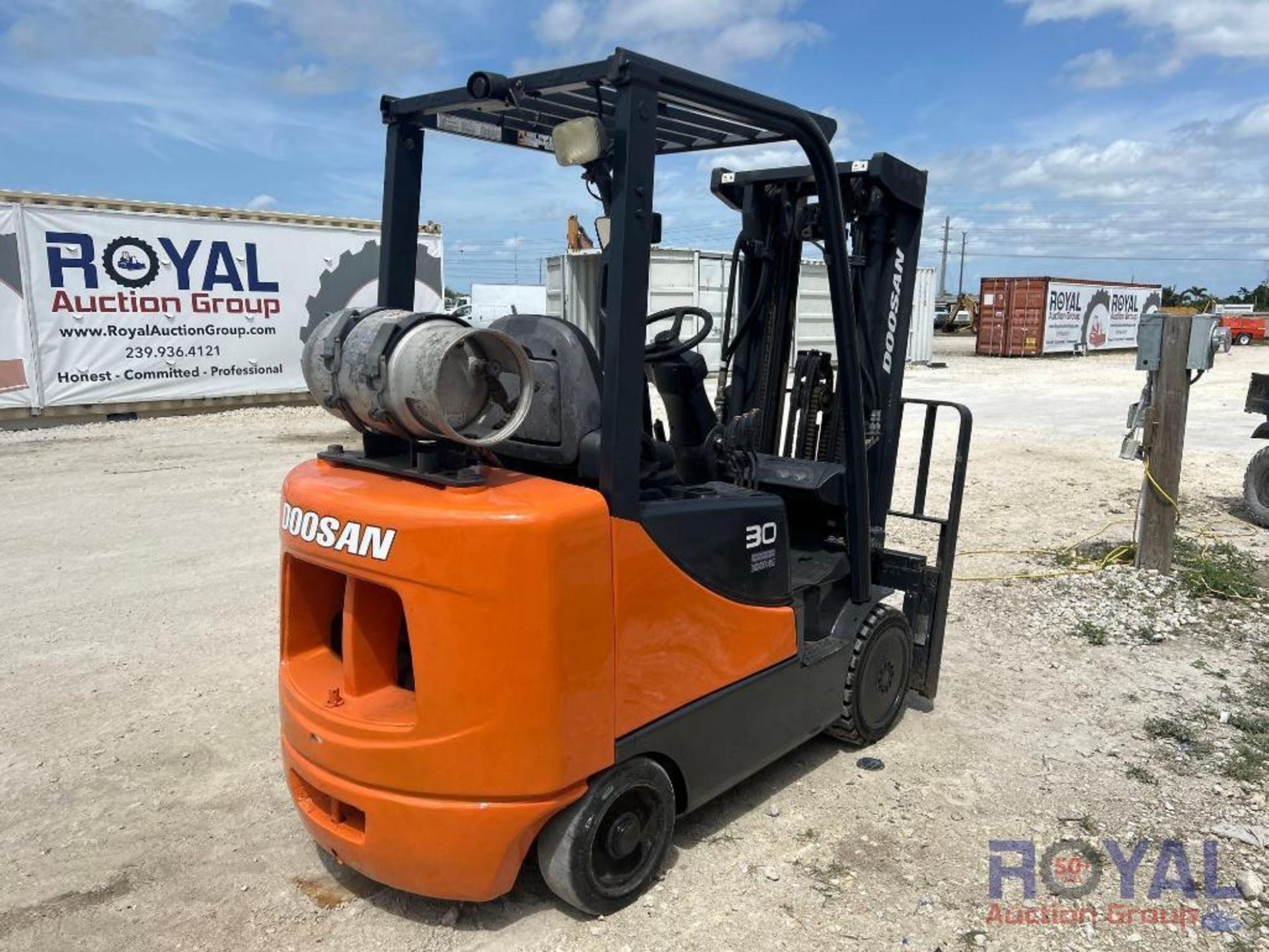 Doosan GC30E-5 6,000LB Cushion Tire Forklift - Image 3 of 31