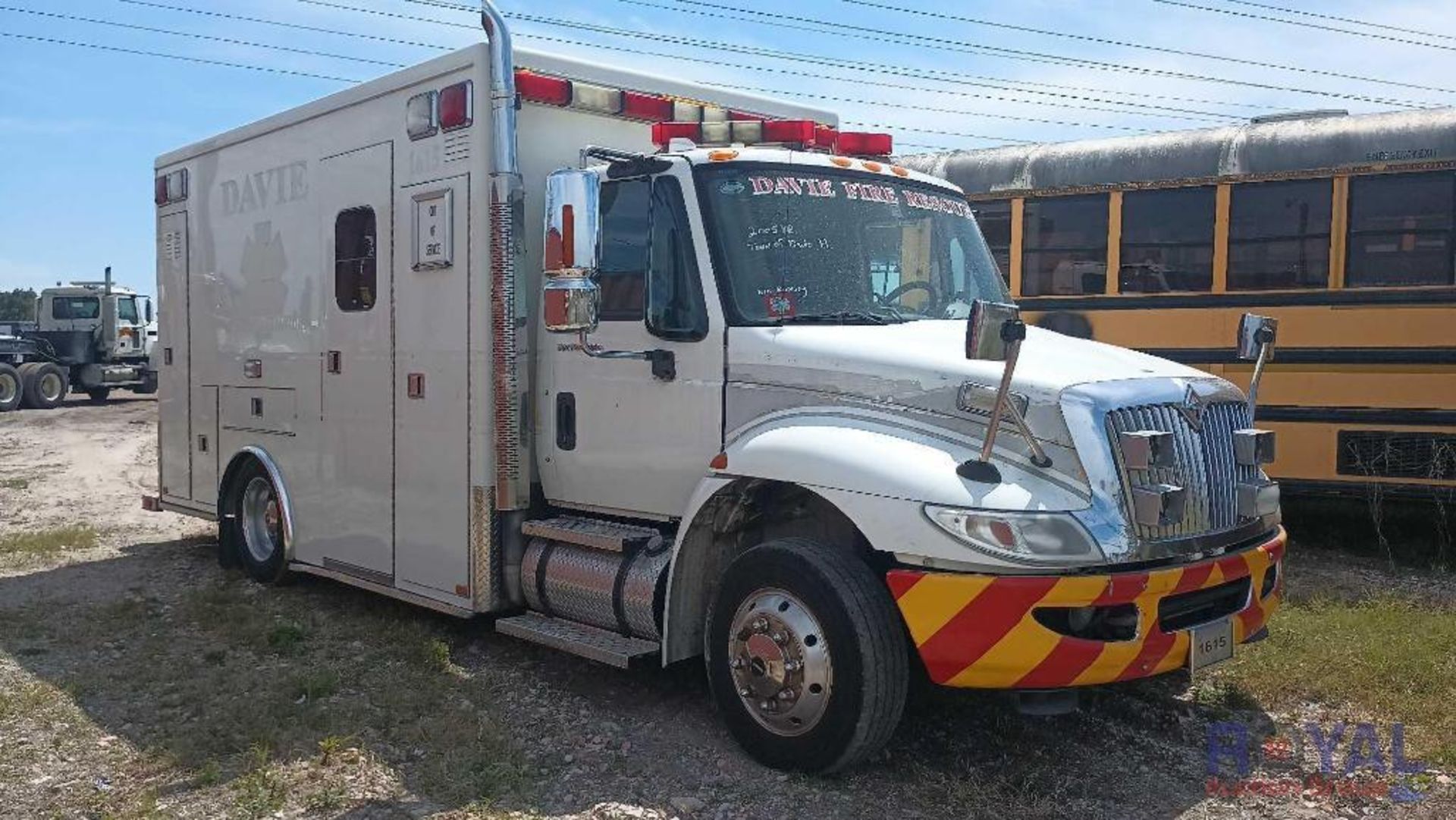 2006 International 4300 LP Ambulance - Image 4 of 51