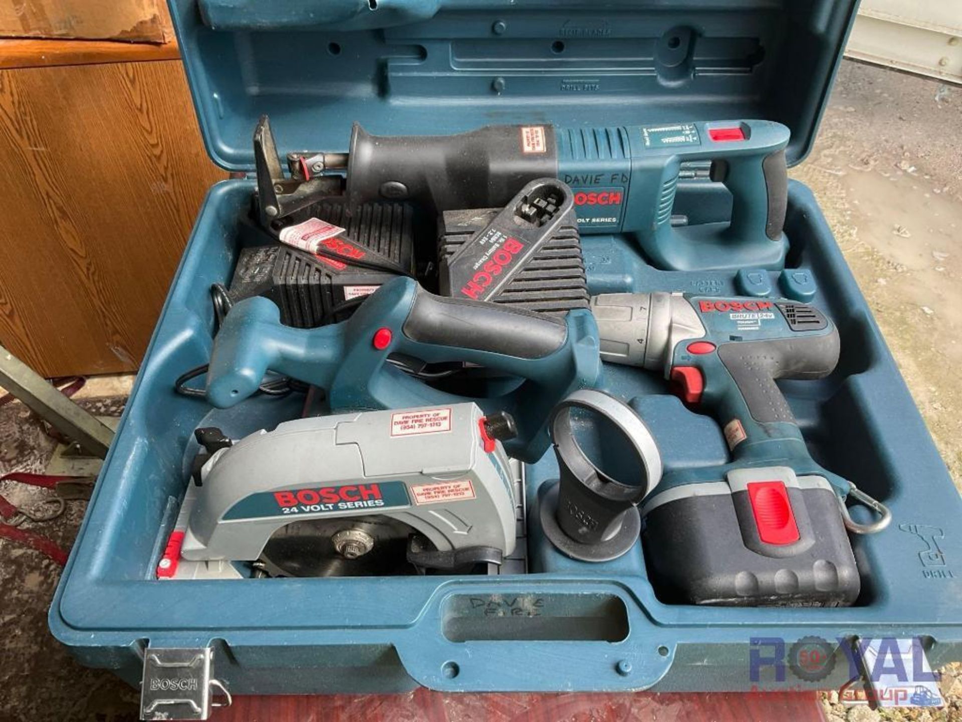 24 V Bosch Versa Pack w/ Chargers