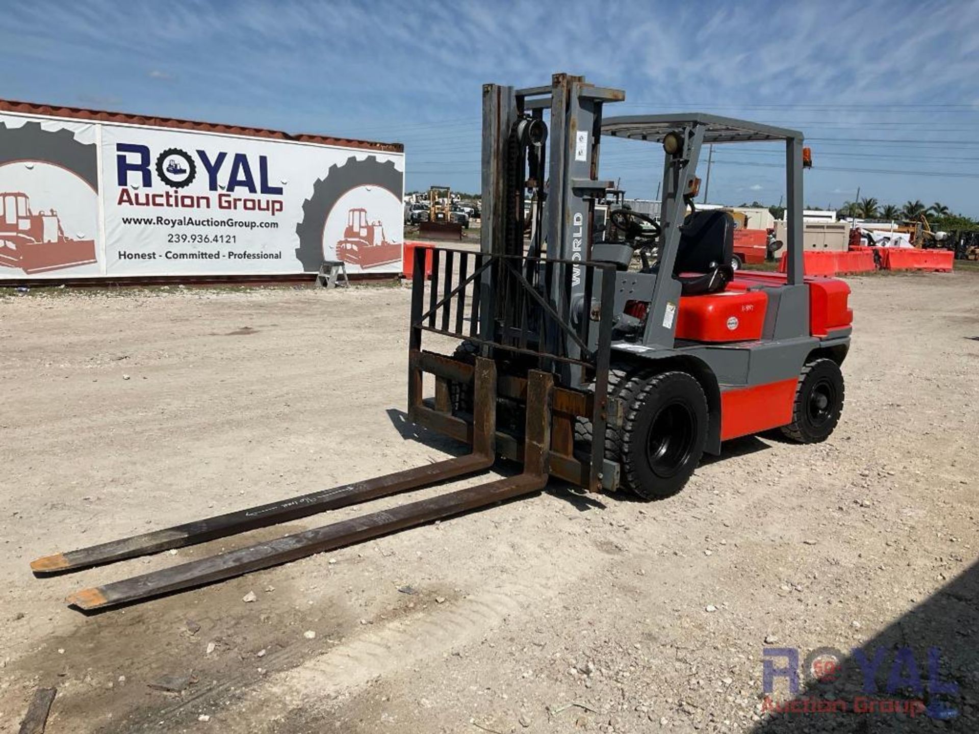 2010 World-Lift WFD100 10,000LB Diesel Pneumatic Tire Forklift