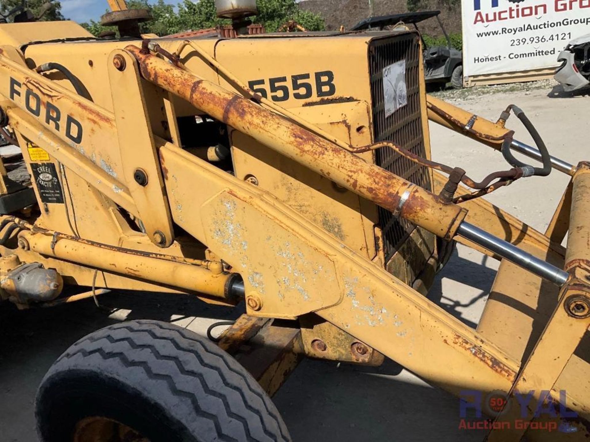 Ford 555B Loader Backhoe - Image 36 of 48