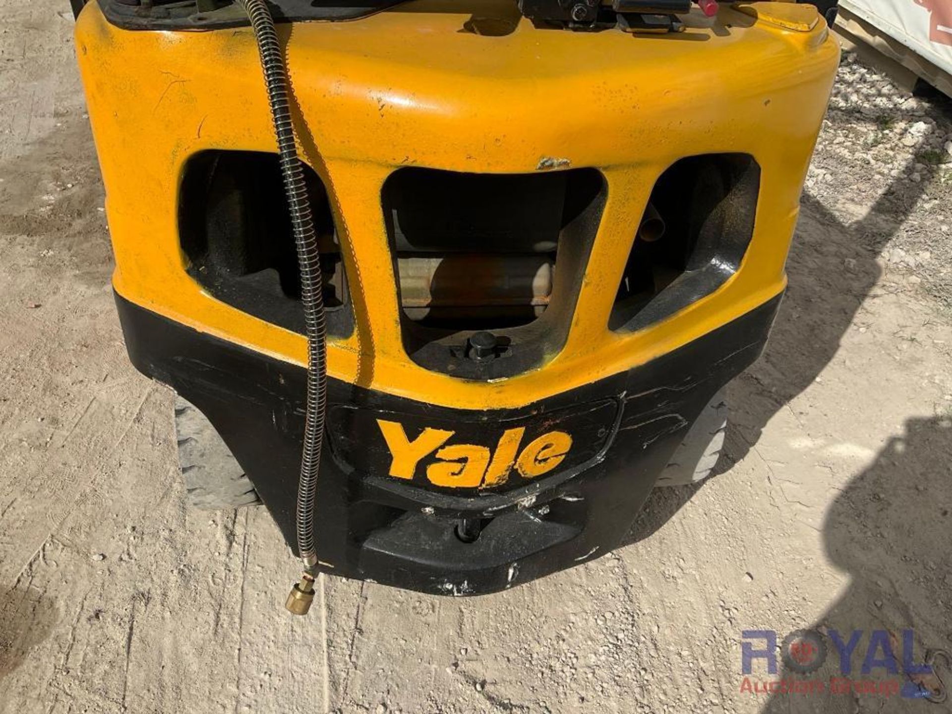 Yale GLP030VXNUSE084 3,000LB Pneumatic Propane Forklift - Image 15 of 25