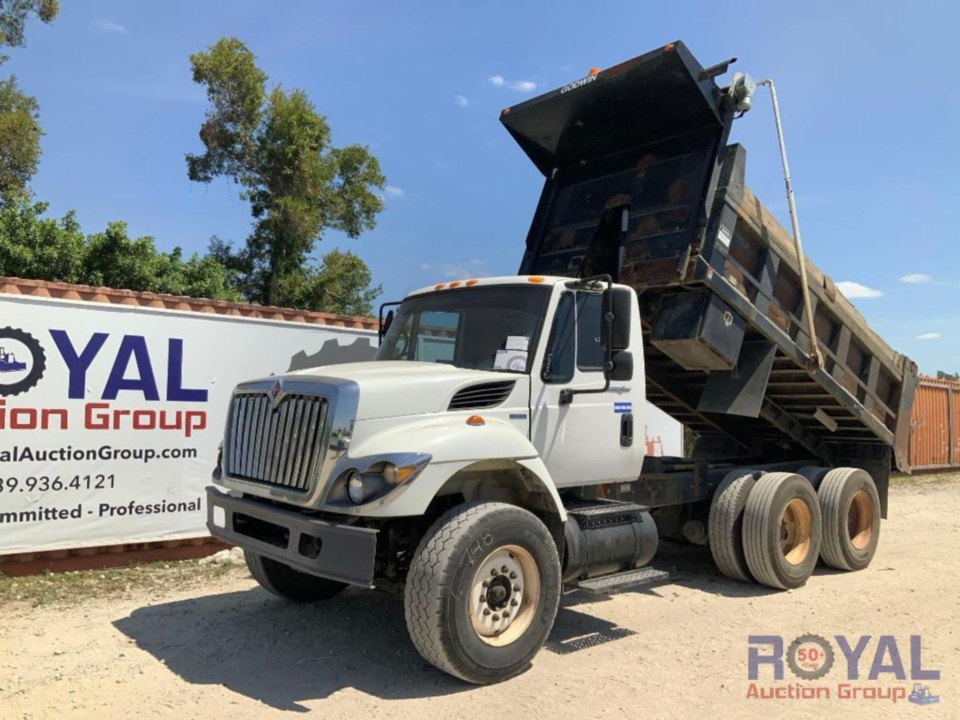 2010 International 7500 Workstar 14ft T/A Dump Truck