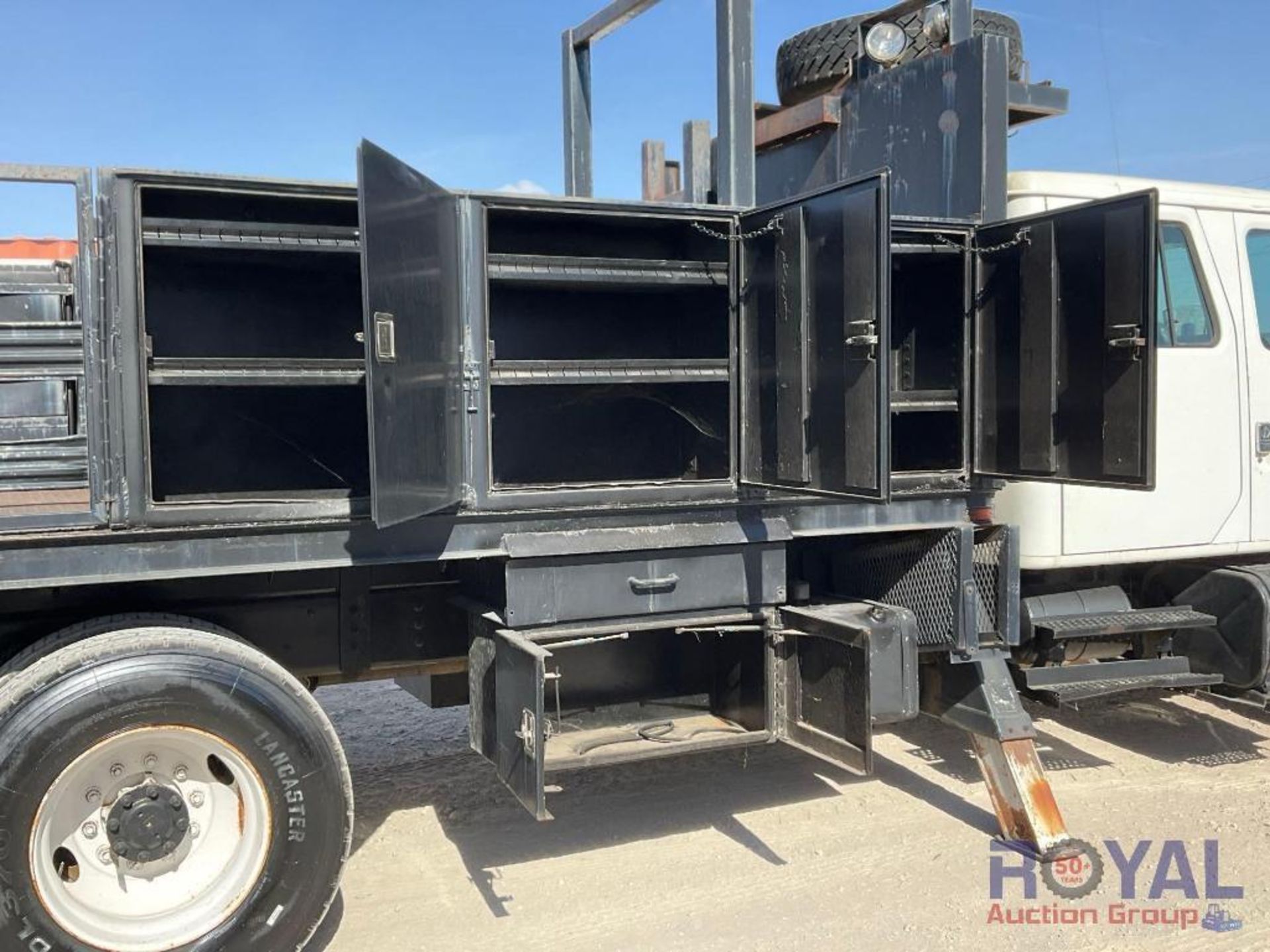 1999 International F-4900 National 400A 10-Ton T/A Crew Cab Crane Truck - Image 50 of 60