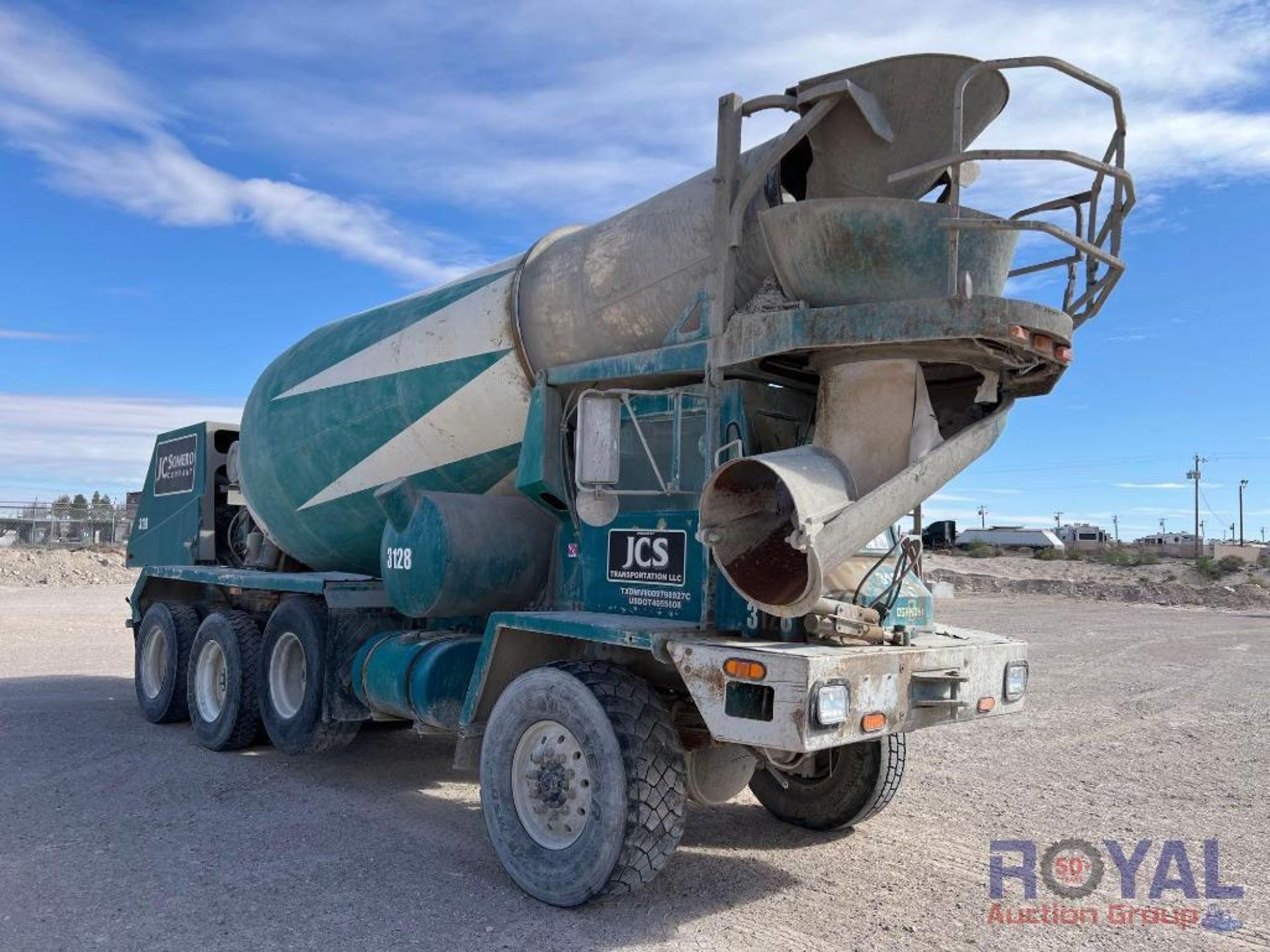 2001 Oshkosh 8x6 Concrete Mixer Truck - Image 3 of 41