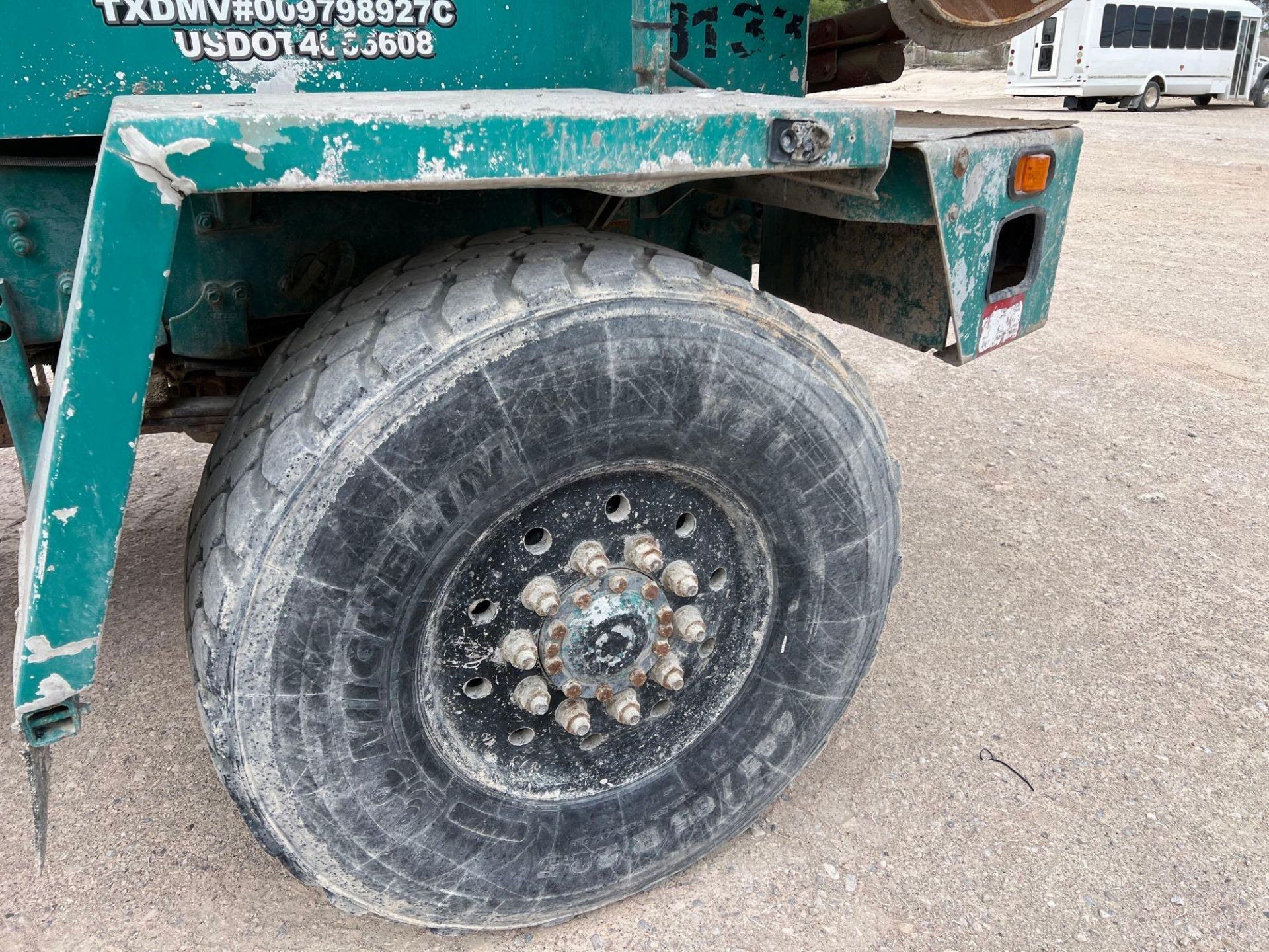 2005 Oshkosh S-series 6x6 Concrete Mixer Truck - Image 28 of 39