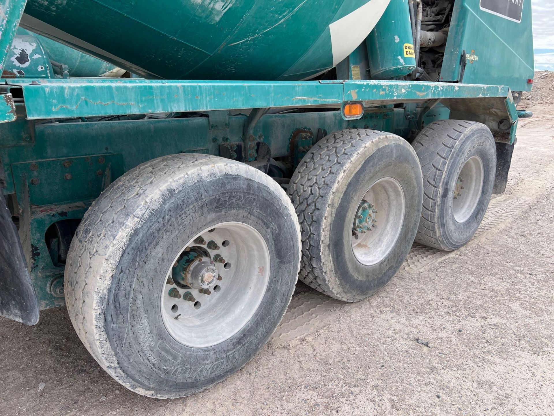 2005 Oshkosh S-series 6x6 Concrete Mixer Truck - Image 23 of 39