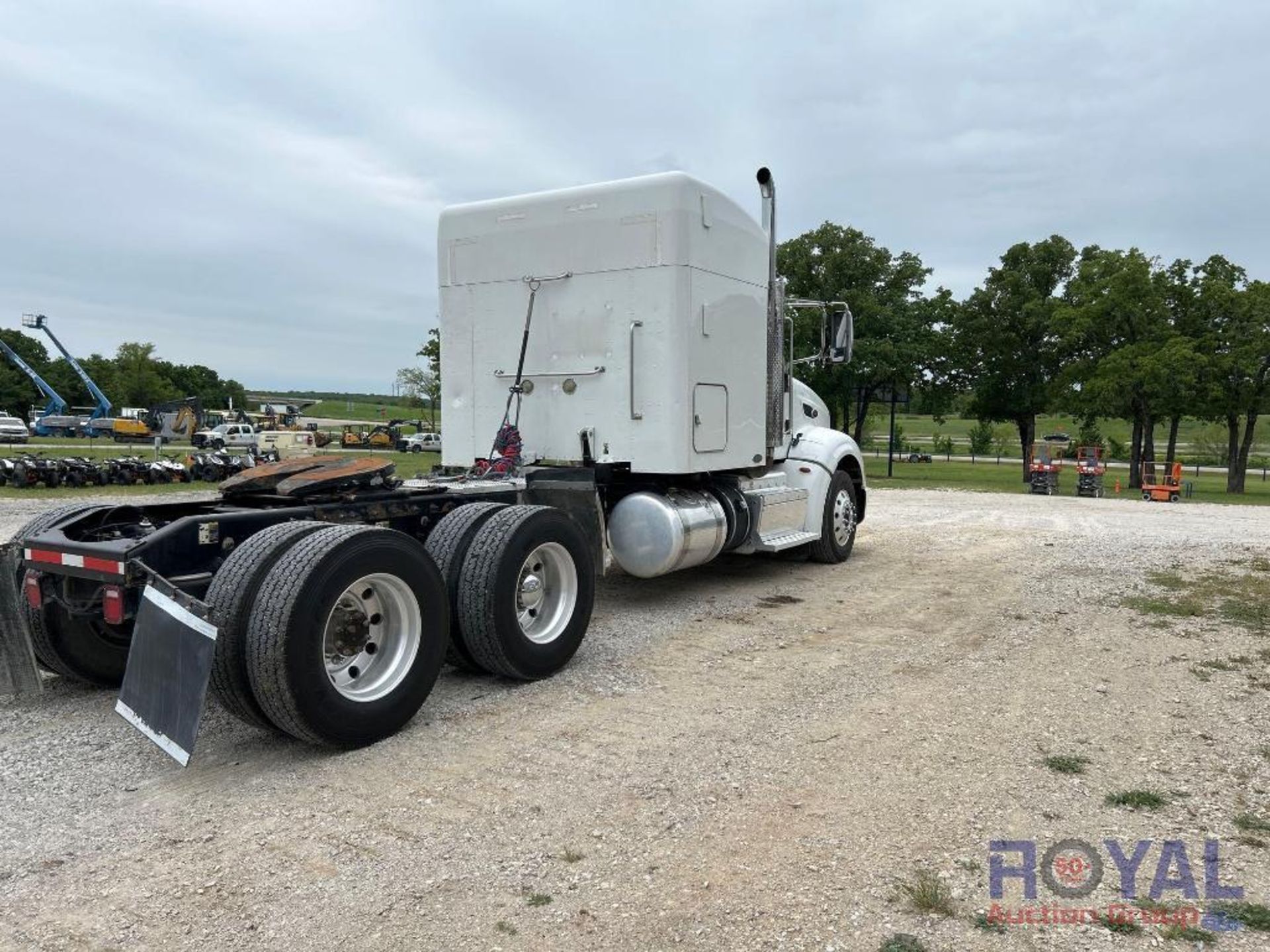 2011 Peterbilt 386 T/A Sleeper Truck Tractor Complete Engine Overhaul - Image 3 of 43