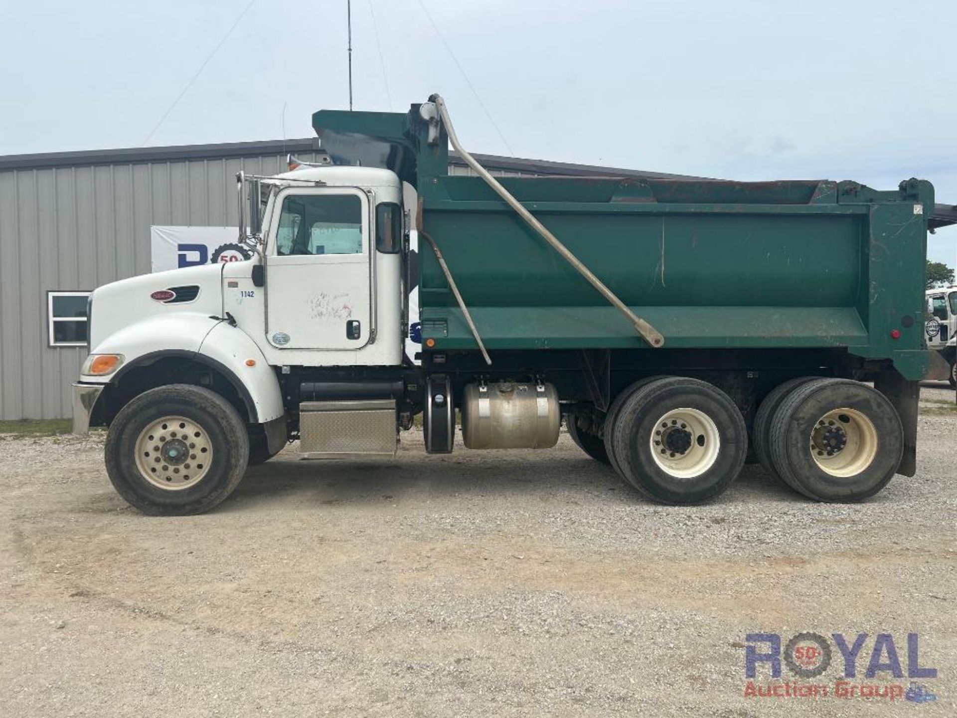 2012 Peterbilt 348 T/A Dump Truck - Image 5 of 36