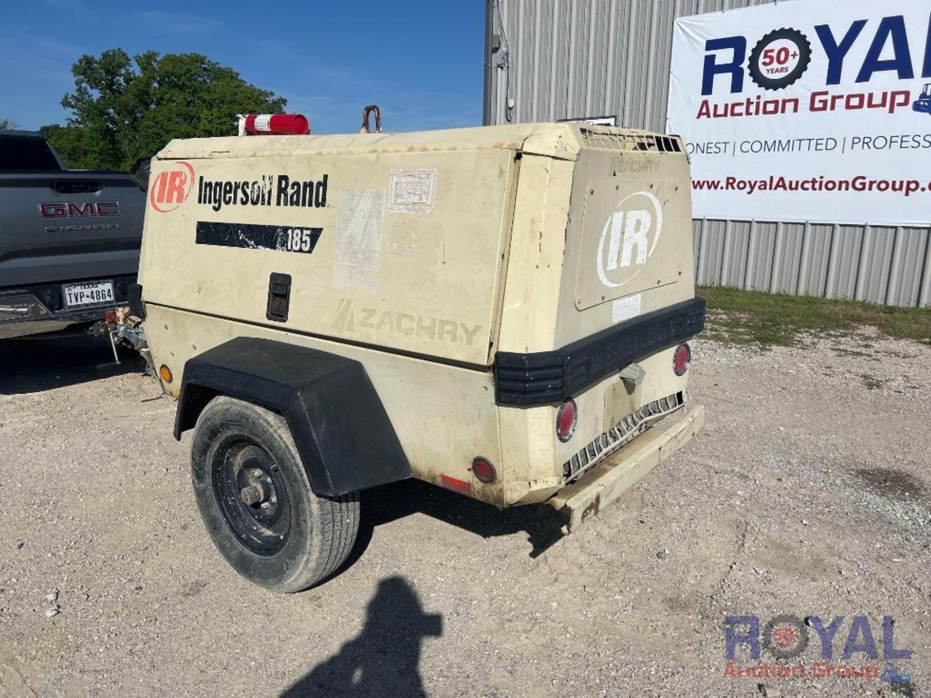 2001 Ingersoll Rand 185 CFM Towable Air Compressor - Image 4 of 19