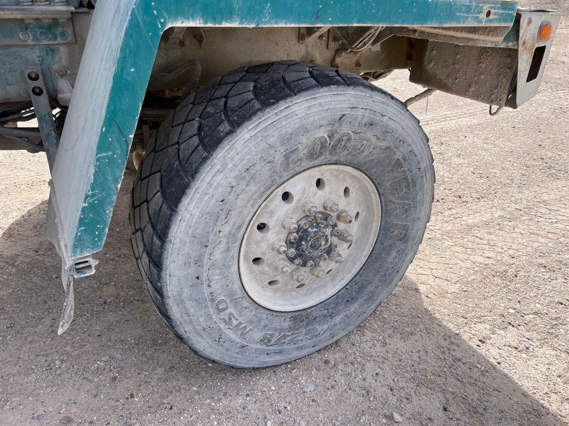 Oshkosh 6x6 Concrete Mixer Truck - Image 31 of 41