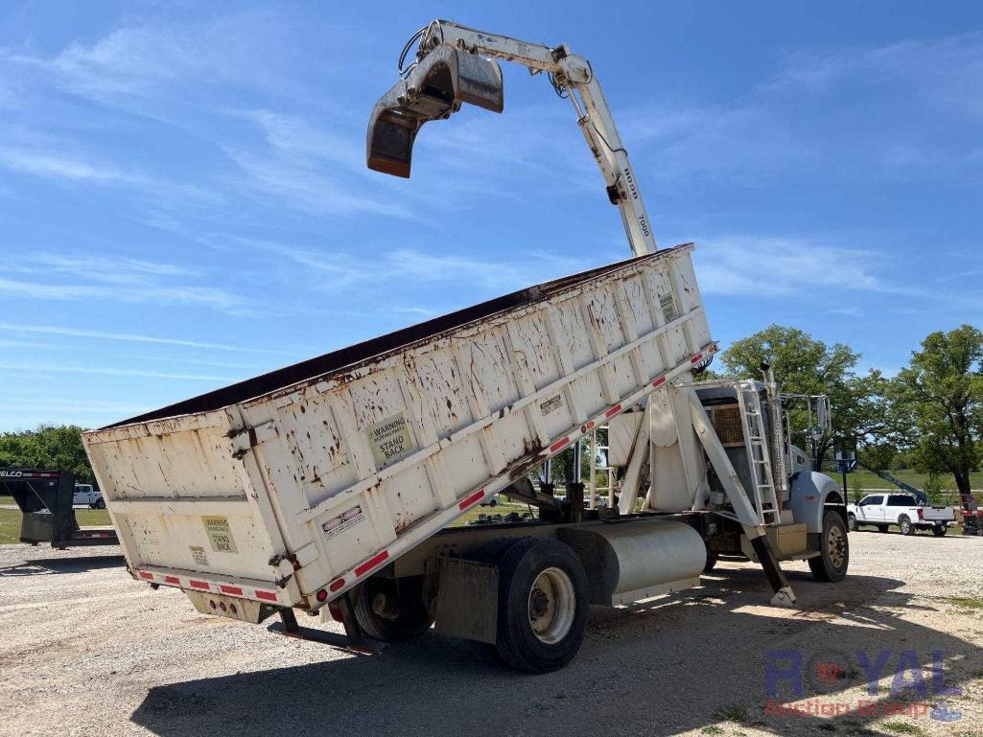 2015 Peterbilt 382 Hood 7000 Dump Grapple Truck - Image 4 of 58