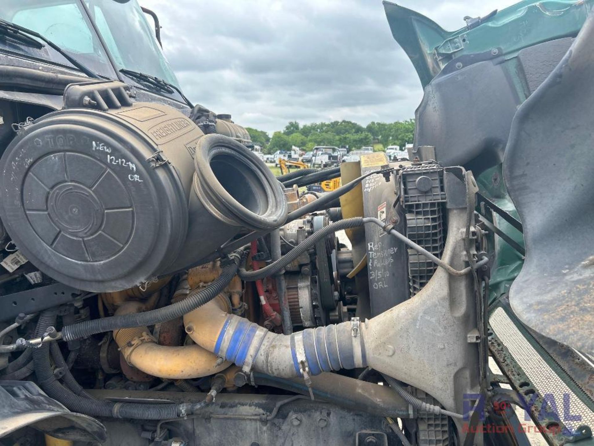 2007 Freightliner Columbia 112 S/A Day Cab Truck Tractor - Image 9 of 46