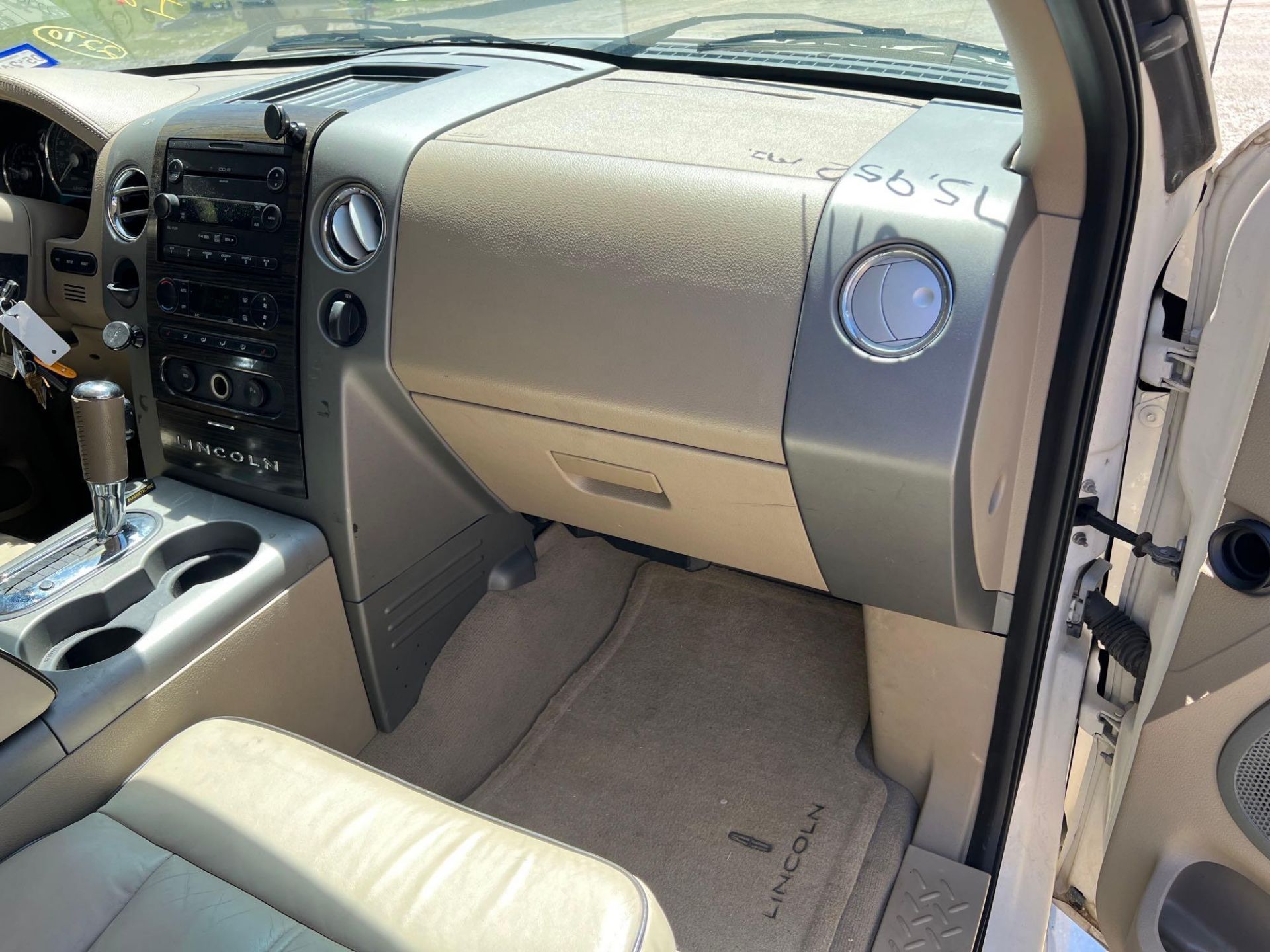 2015 Lincoln Navigator Mark LT Cantera Edition - Image 40 of 66
