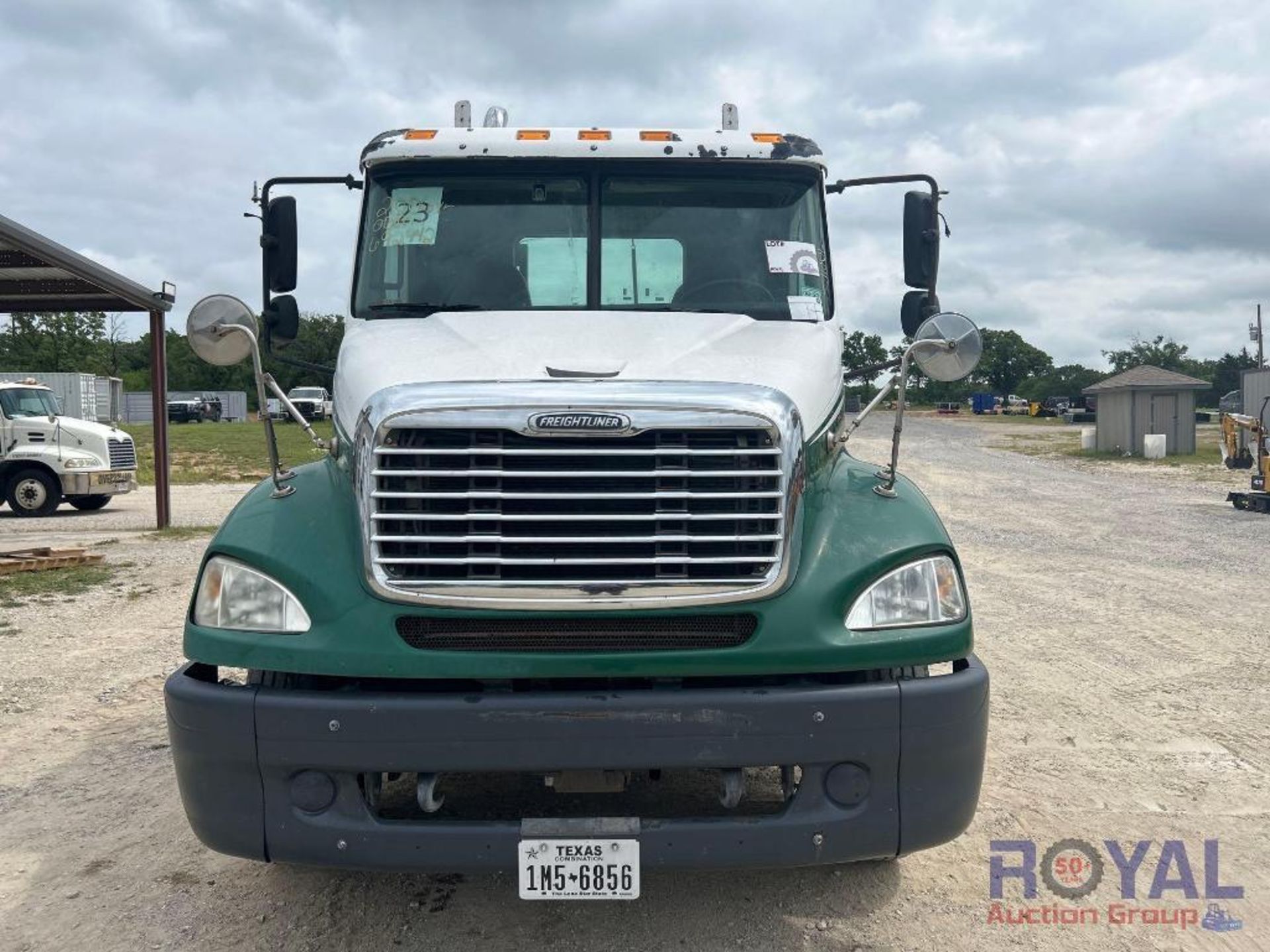 2007 Freightliner Columbia 112 S/A Day Cab Truck Tractor - Image 11 of 46
