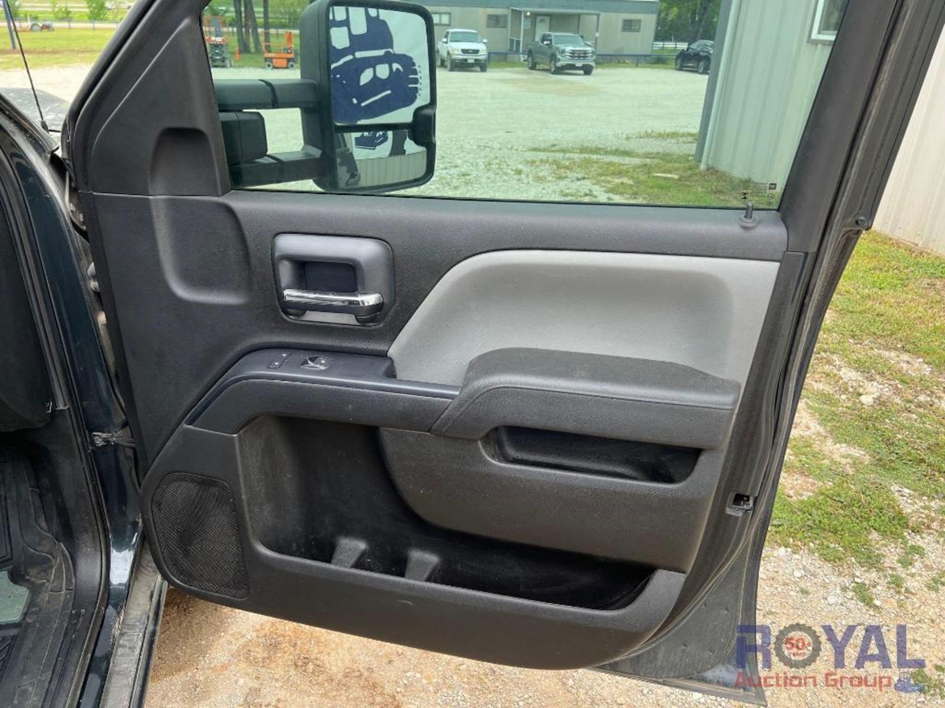 2018 Chevrolet Silverado 4x4 Crew Cab Pickup Truck - Image 39 of 51
