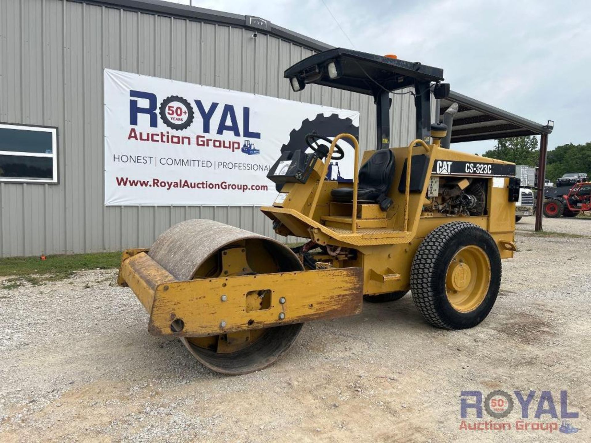 2005 Caterpillar CS-323C 50in Smooth Drum Vibratory Roller